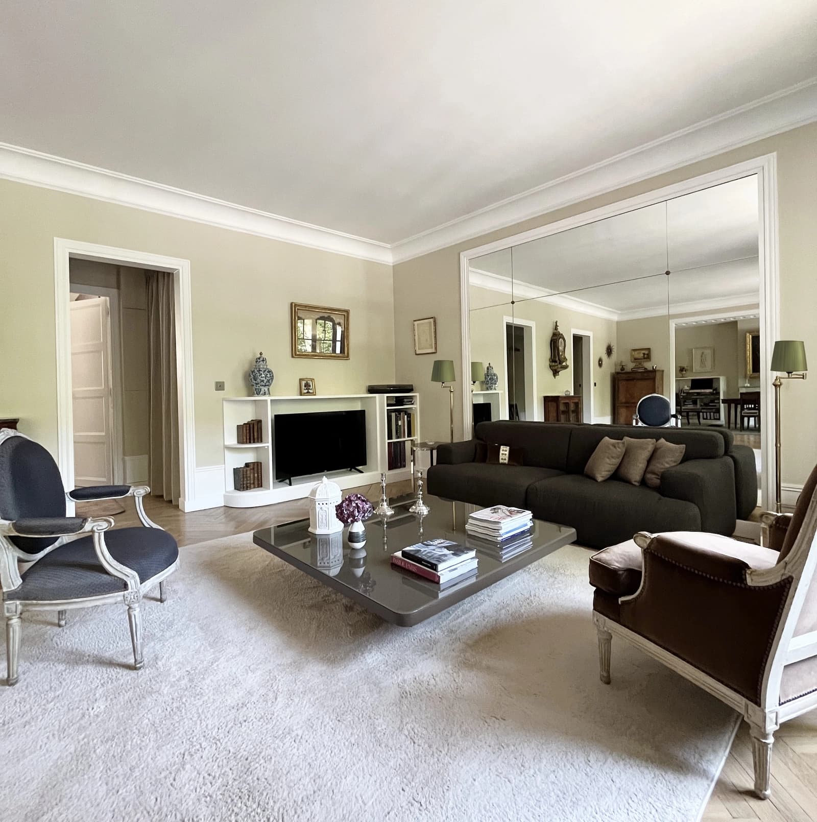 Space Grande double réception au beau mobilier - 1