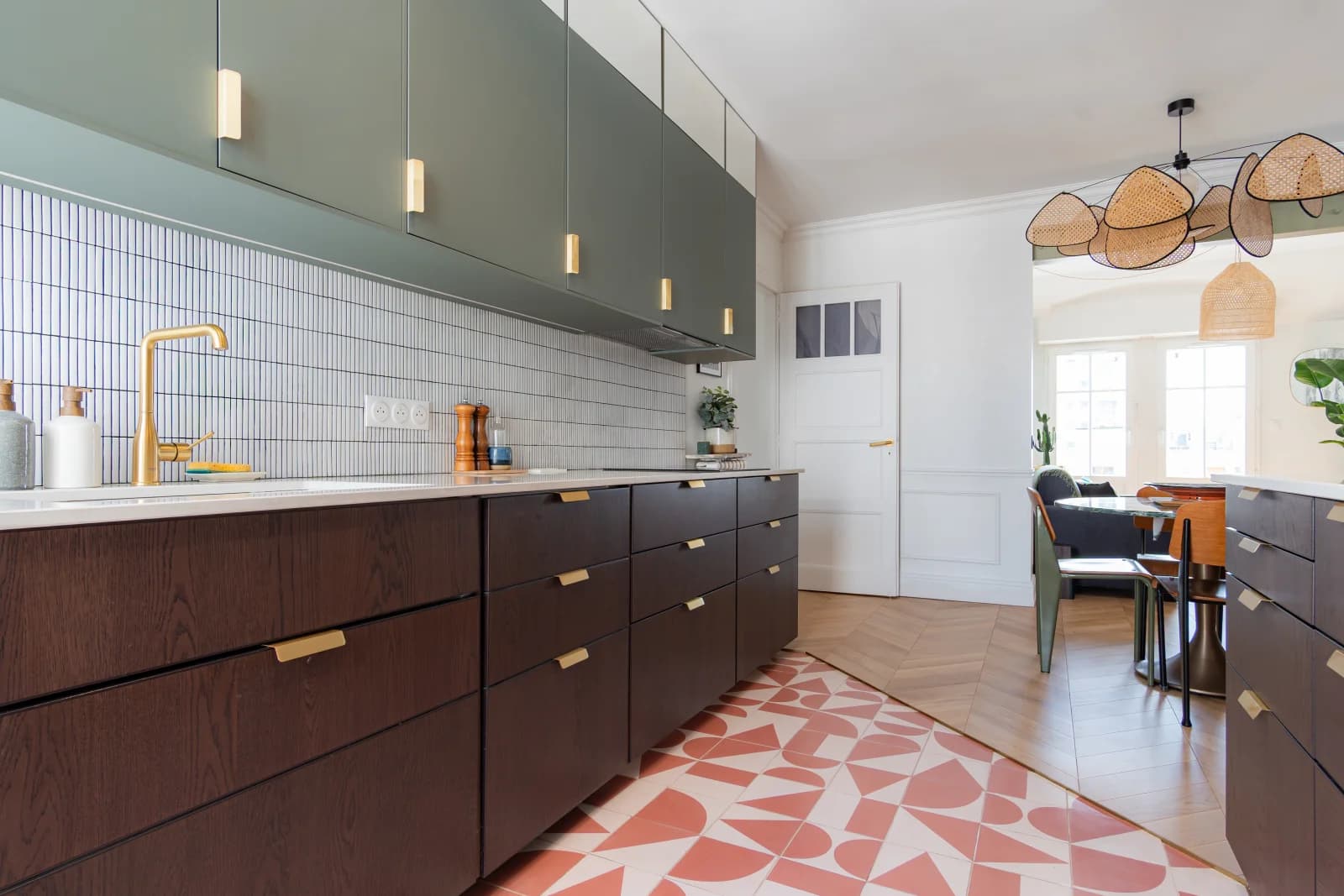 Space Bright, trendy apartment with balcony / parquet floor / molding / skylight / beautiful bathroom / children's bedroom - 1
