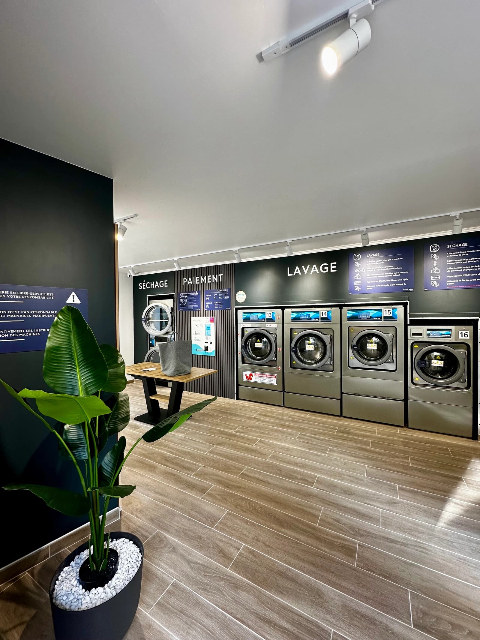 Space Contemporary self-service laundromat - Dordogne - 44 m² - 0