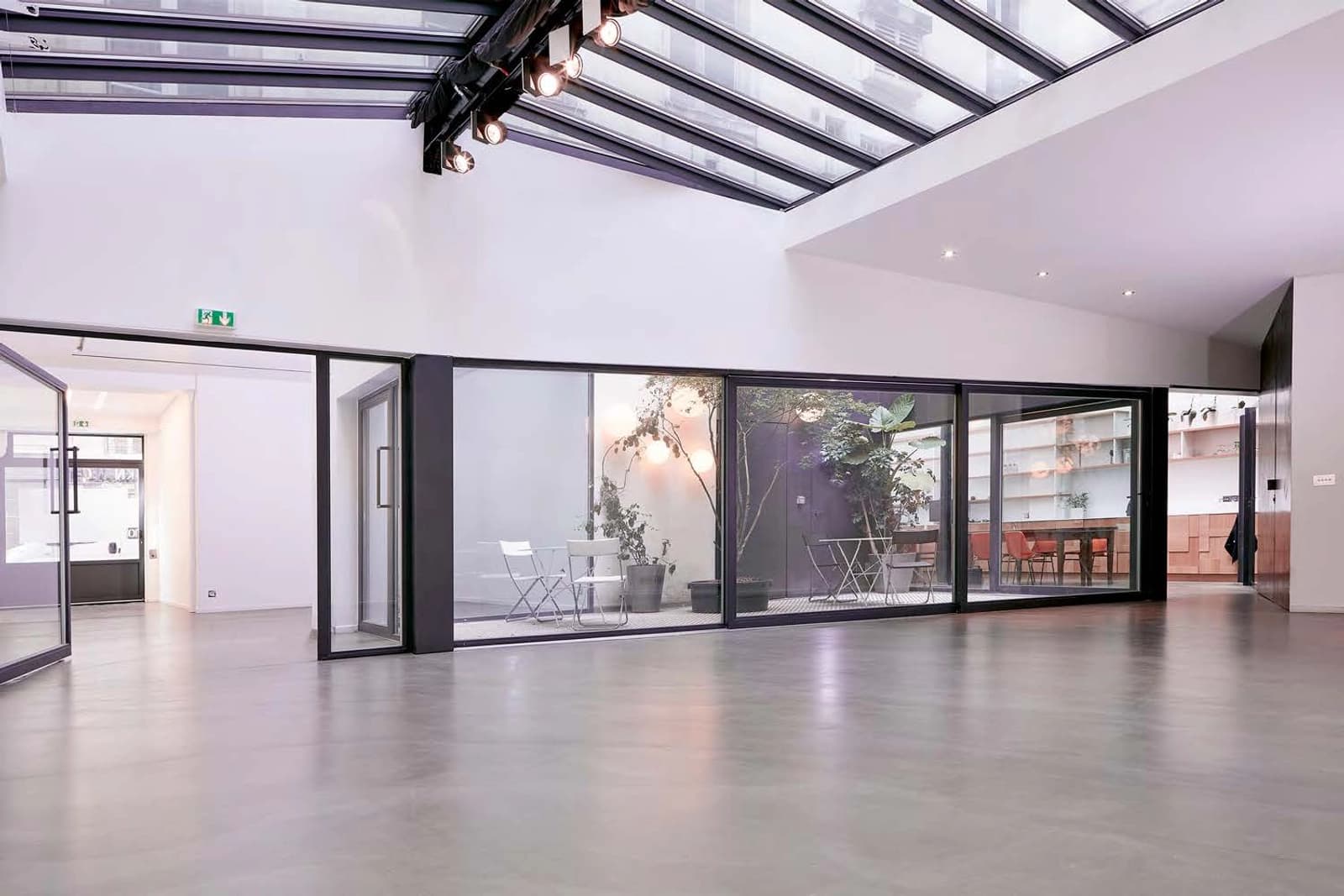 Space Glass-roofed art gallery with private patio in the heart of Faidherbe village - 0