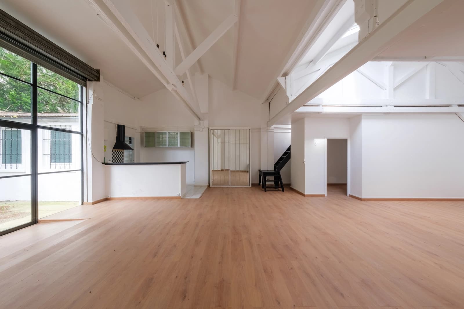 Space Unfurnished house - Loft-type workshop / Old Garage - 1