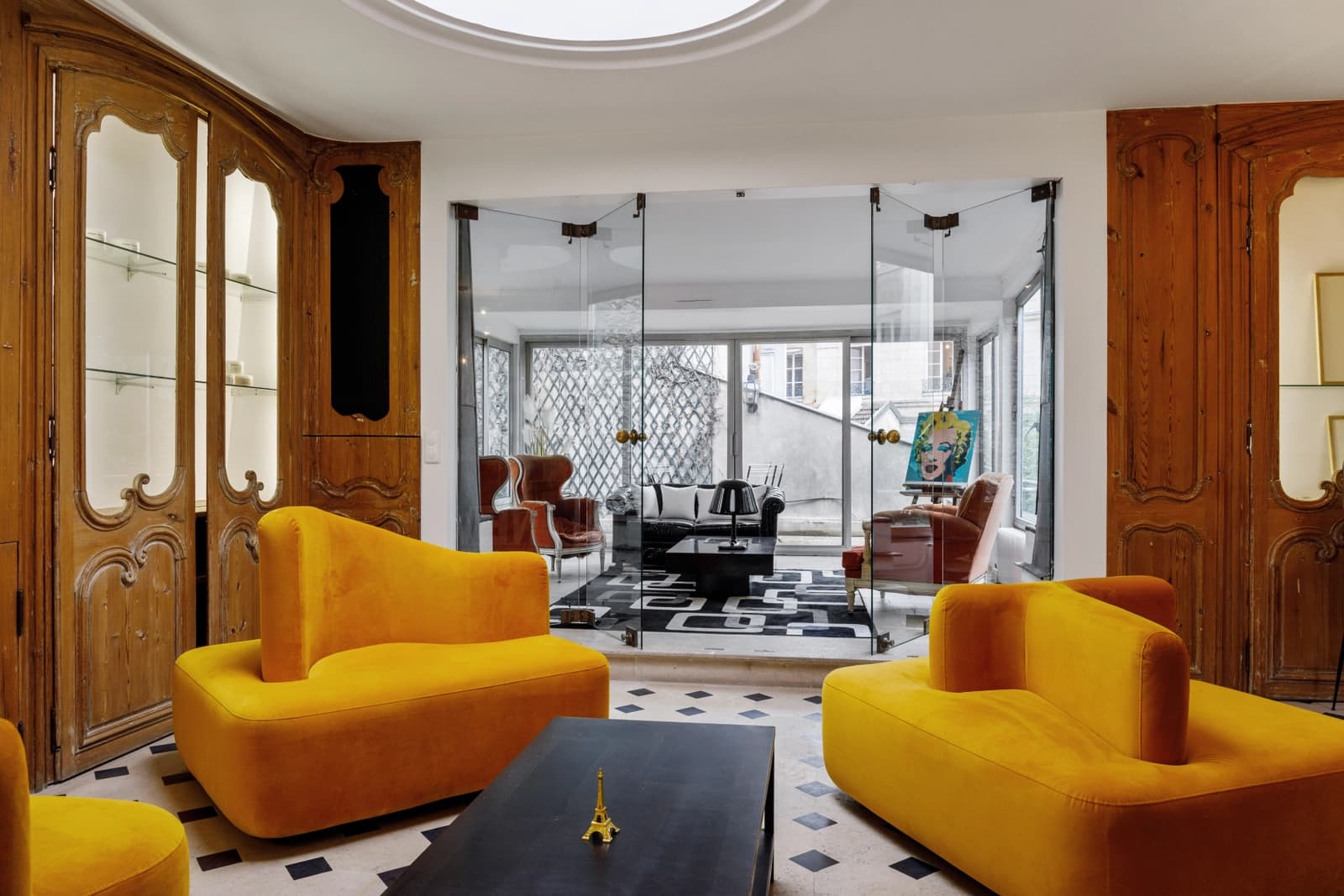 Living room in Large apartment in the former shower baths - 1