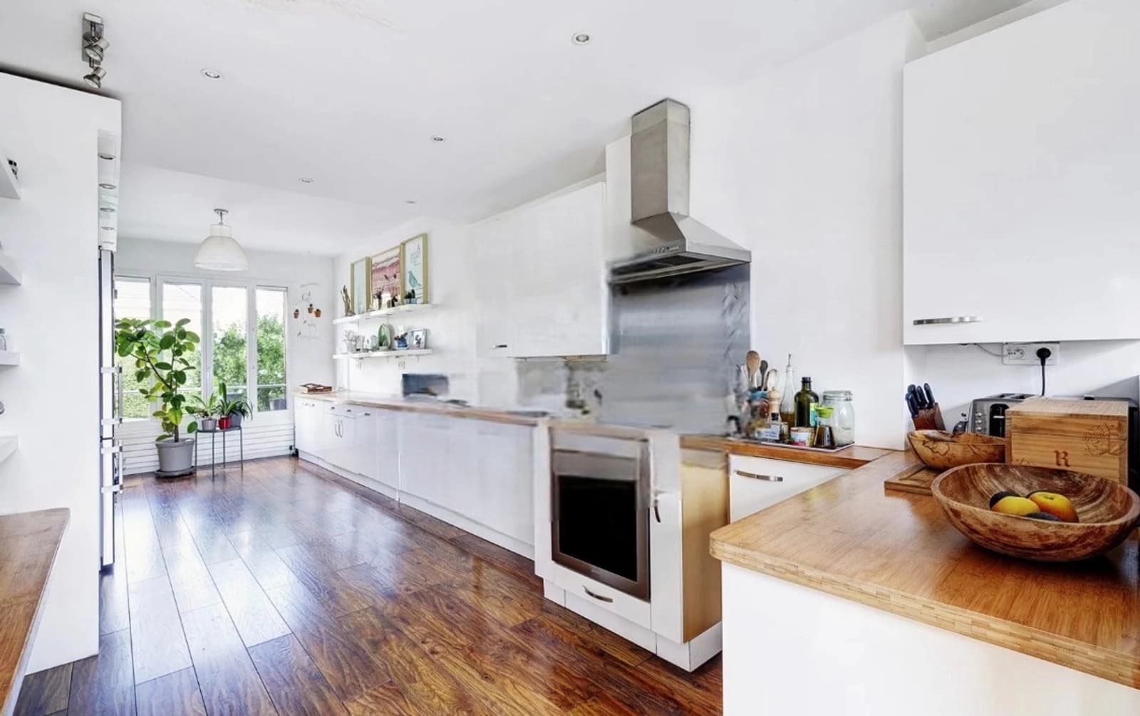 Space Magnificent 300 m² suburban house - 2