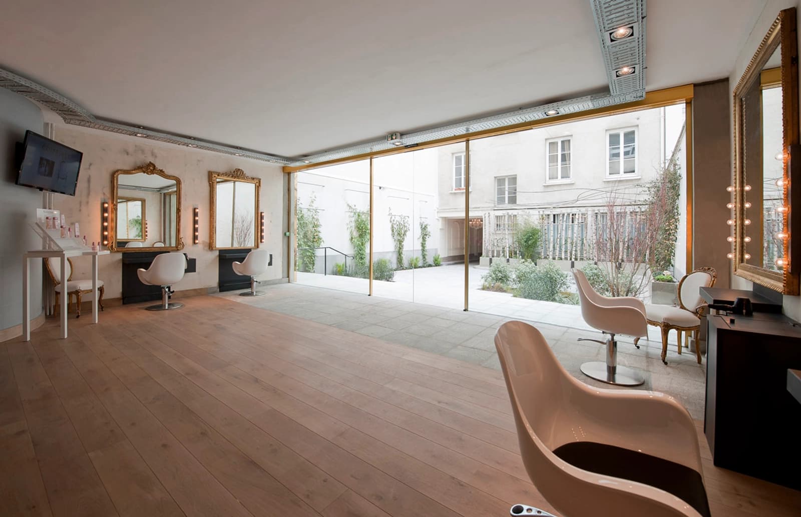 Espace Salon de coiffure chic et atypique  - 5