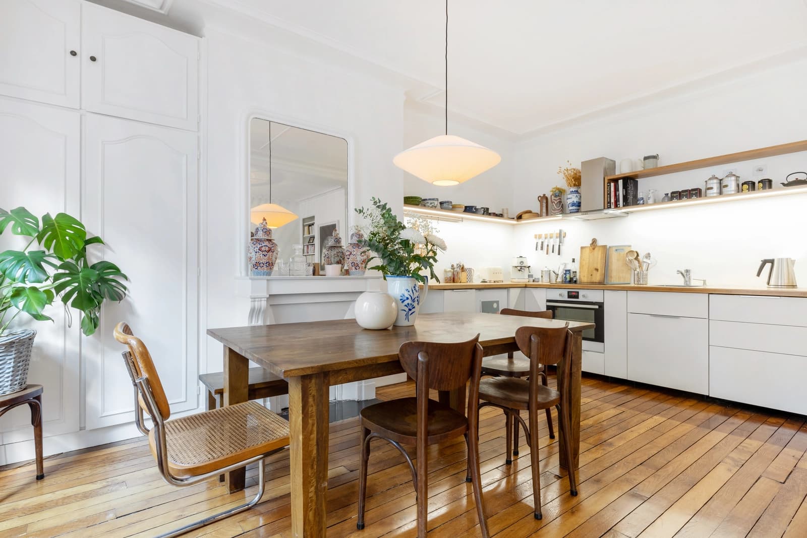 Le charme authentique d'un appartement typiquement parisien