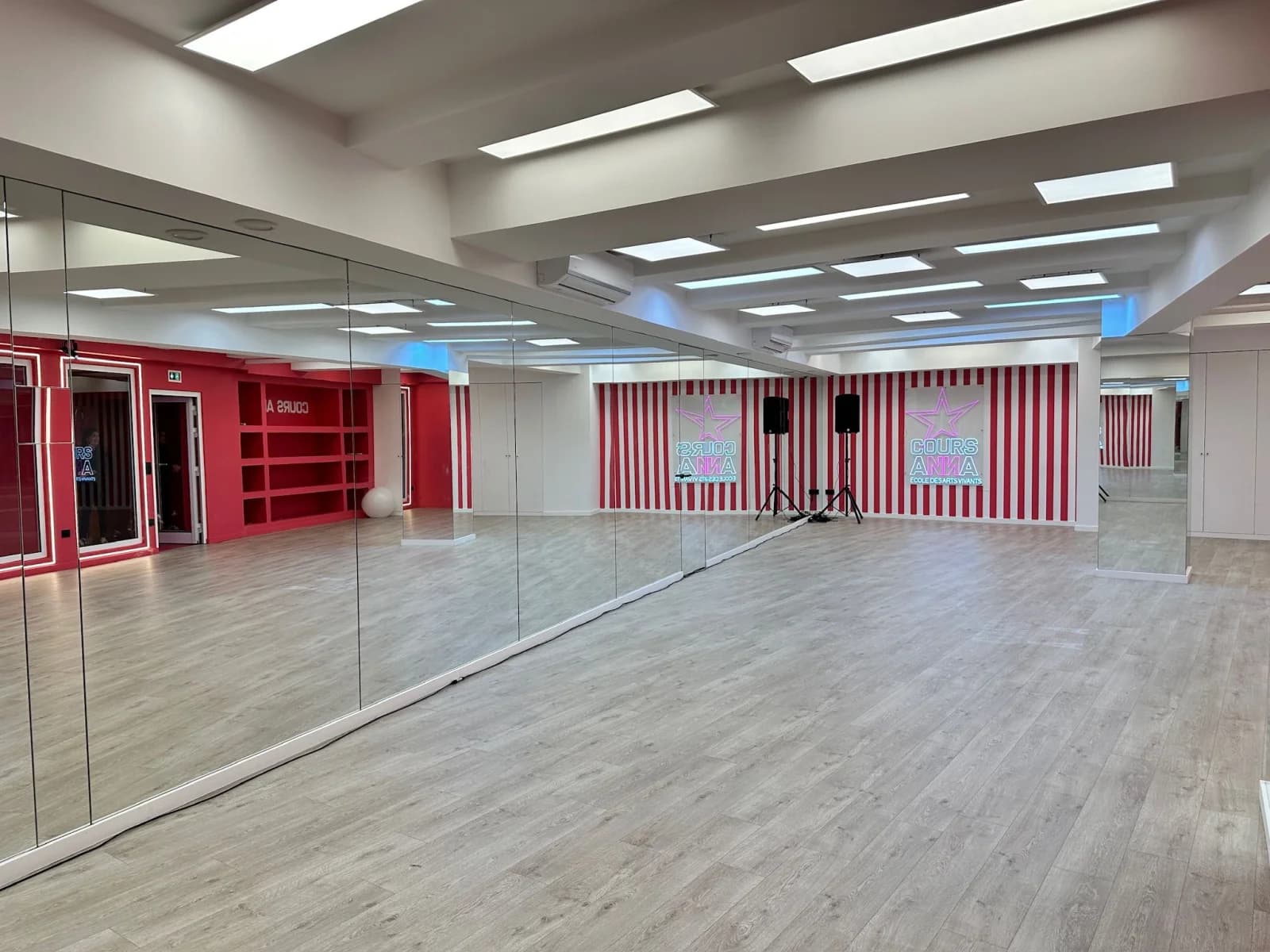 Space Dance studio, singing room, Star Academy vibe - 0