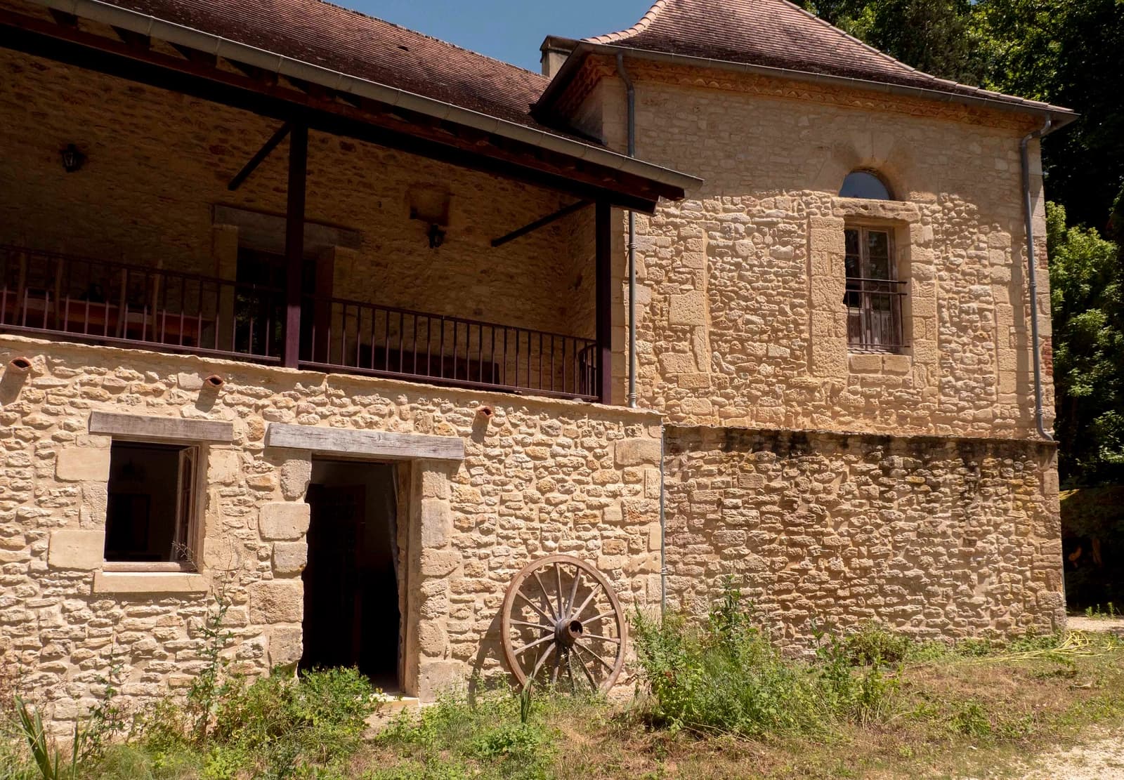 Space Medieval-style residence - 4
