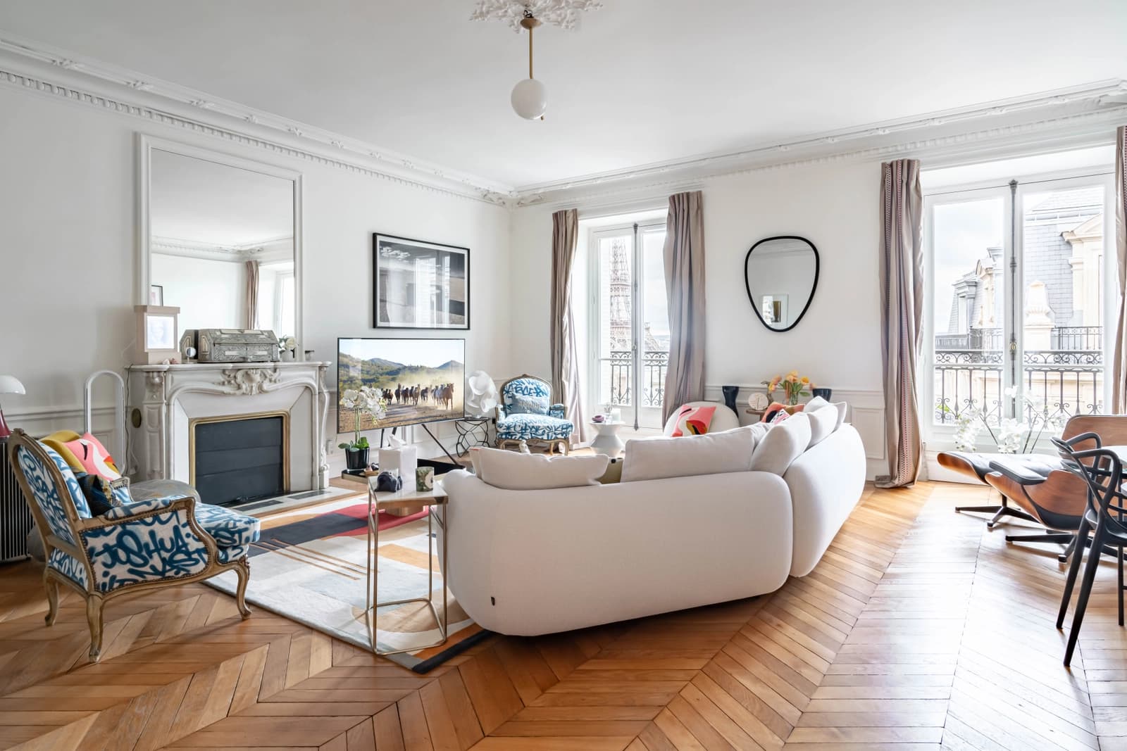 Space Grand Salon with breathtaking Eiffel Tower view - 4