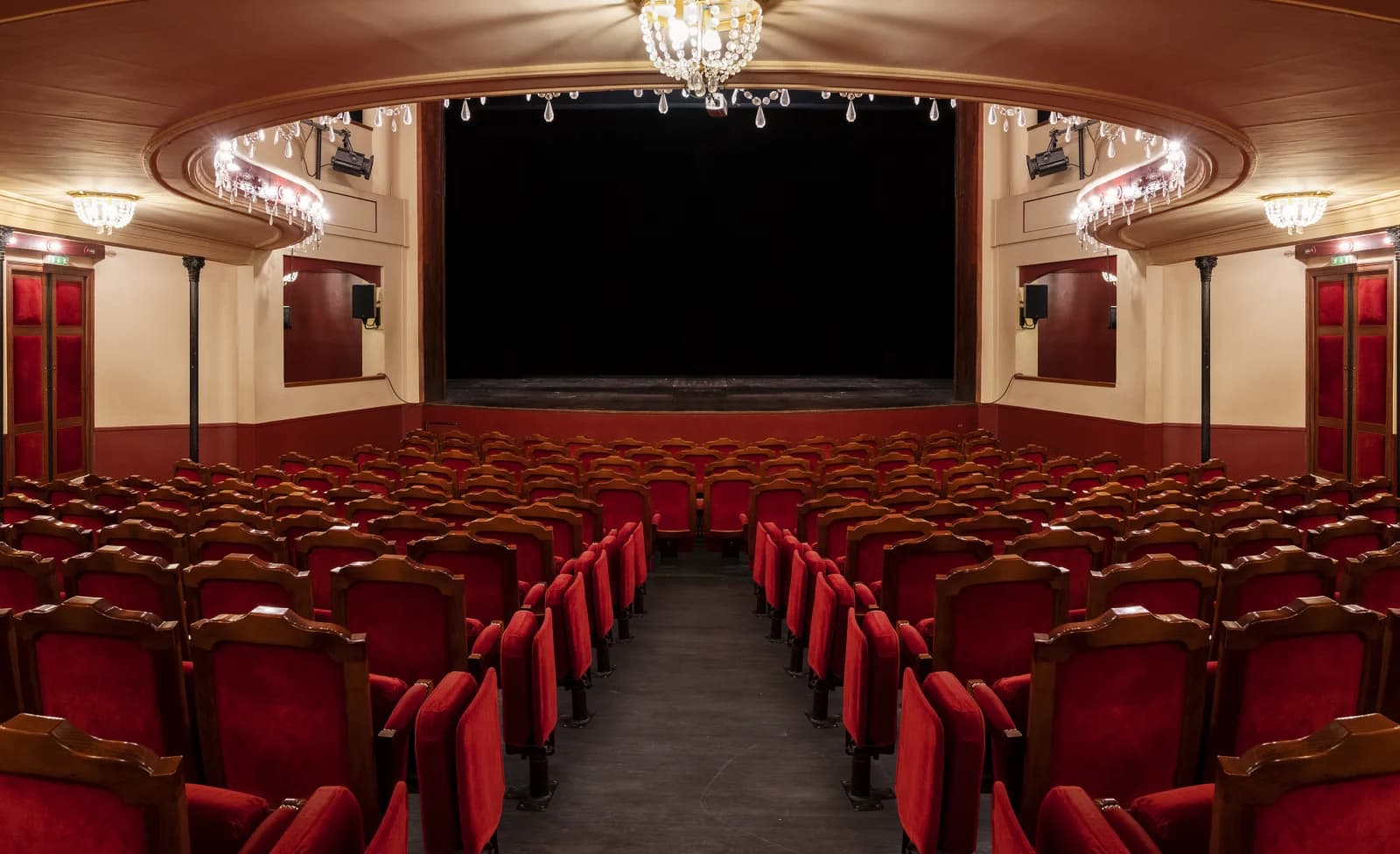Space Typical Italian theater - 5