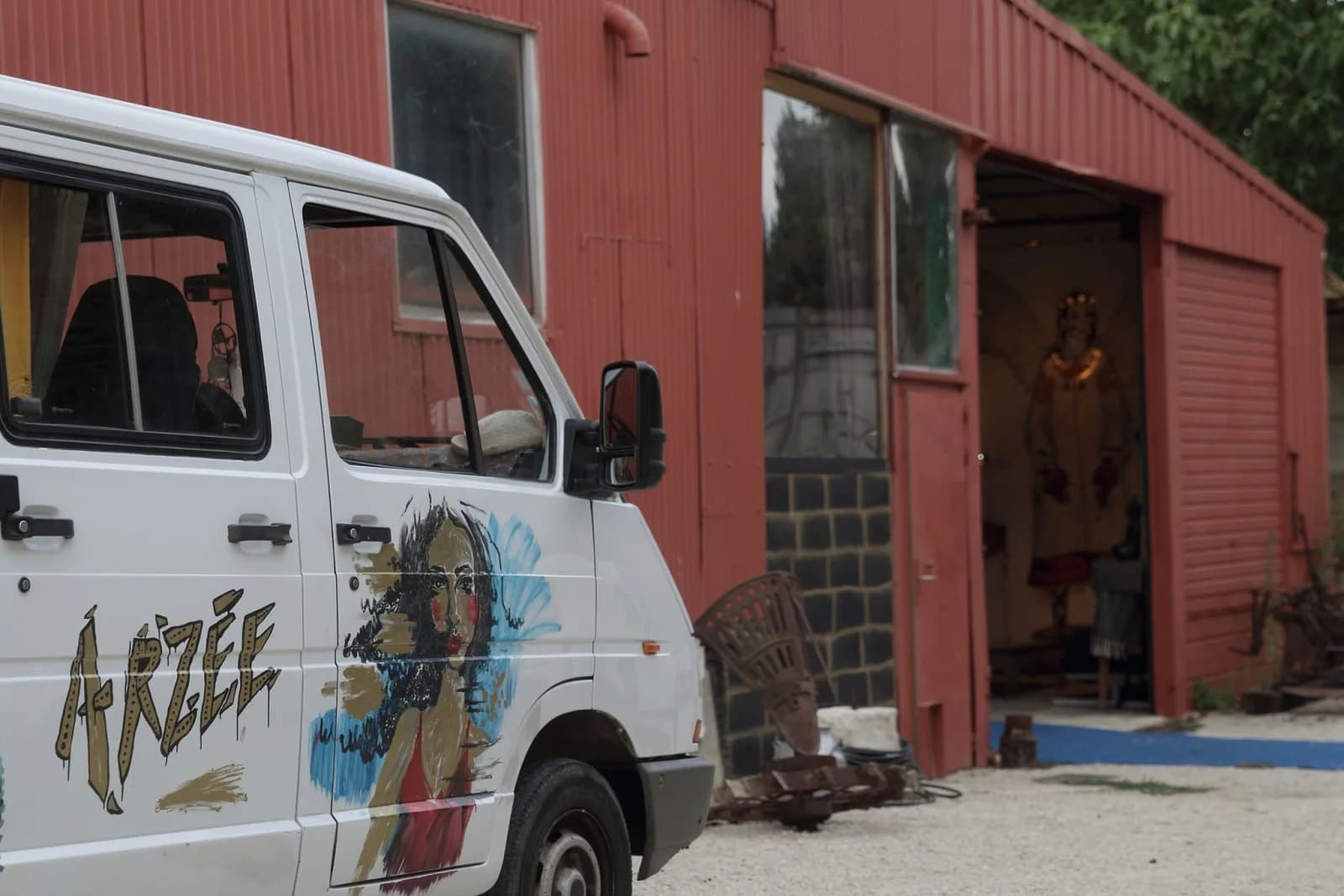Bedroom in Shed converted into atypical artists' loft - 1