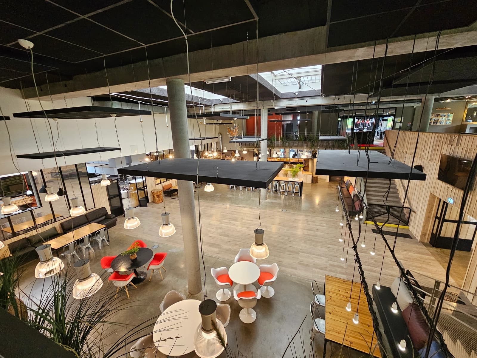 Space "atelierlieu" with a professional kitchen, restaurant and space - 0