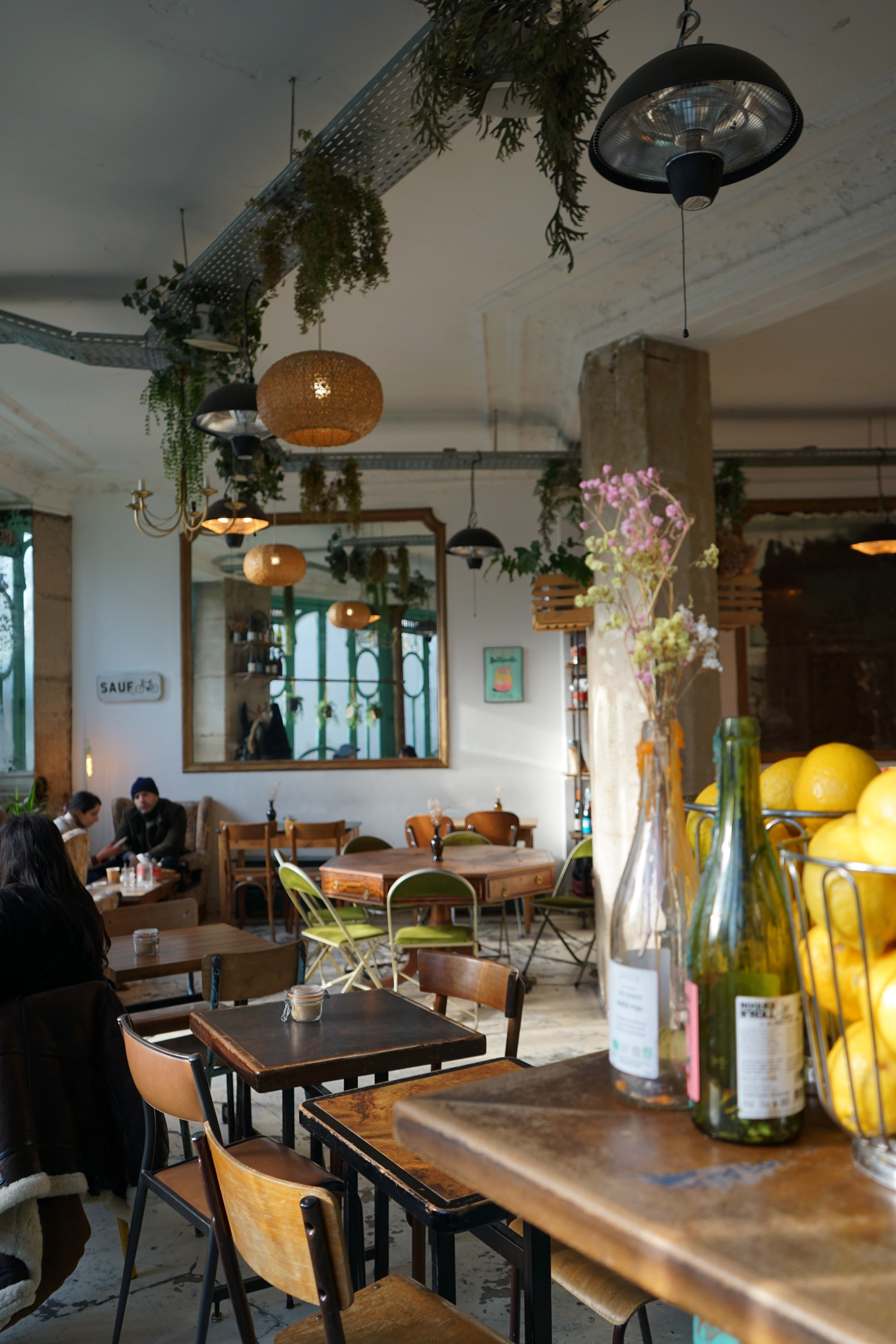 Space Restaurant Art Nouveau Vintage Style - 4