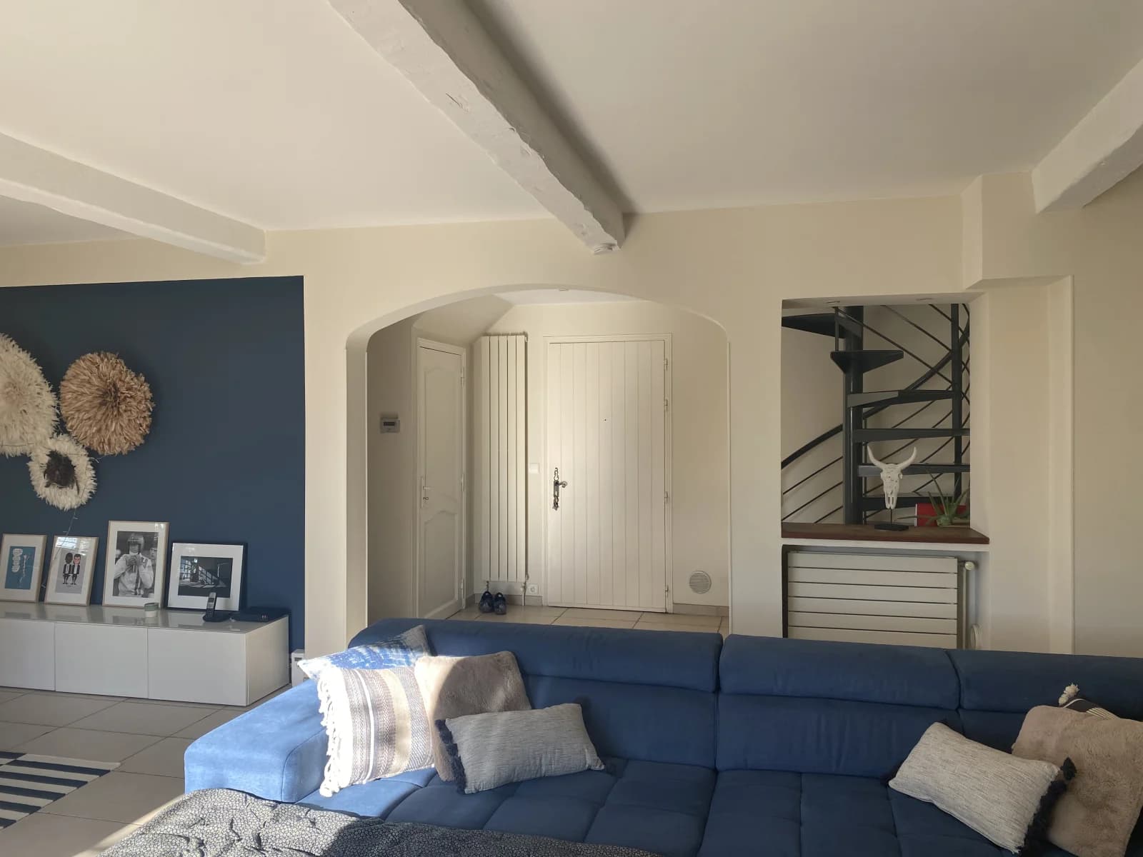 Sala en Acogedora casa con jardín y piscina privada. - 1