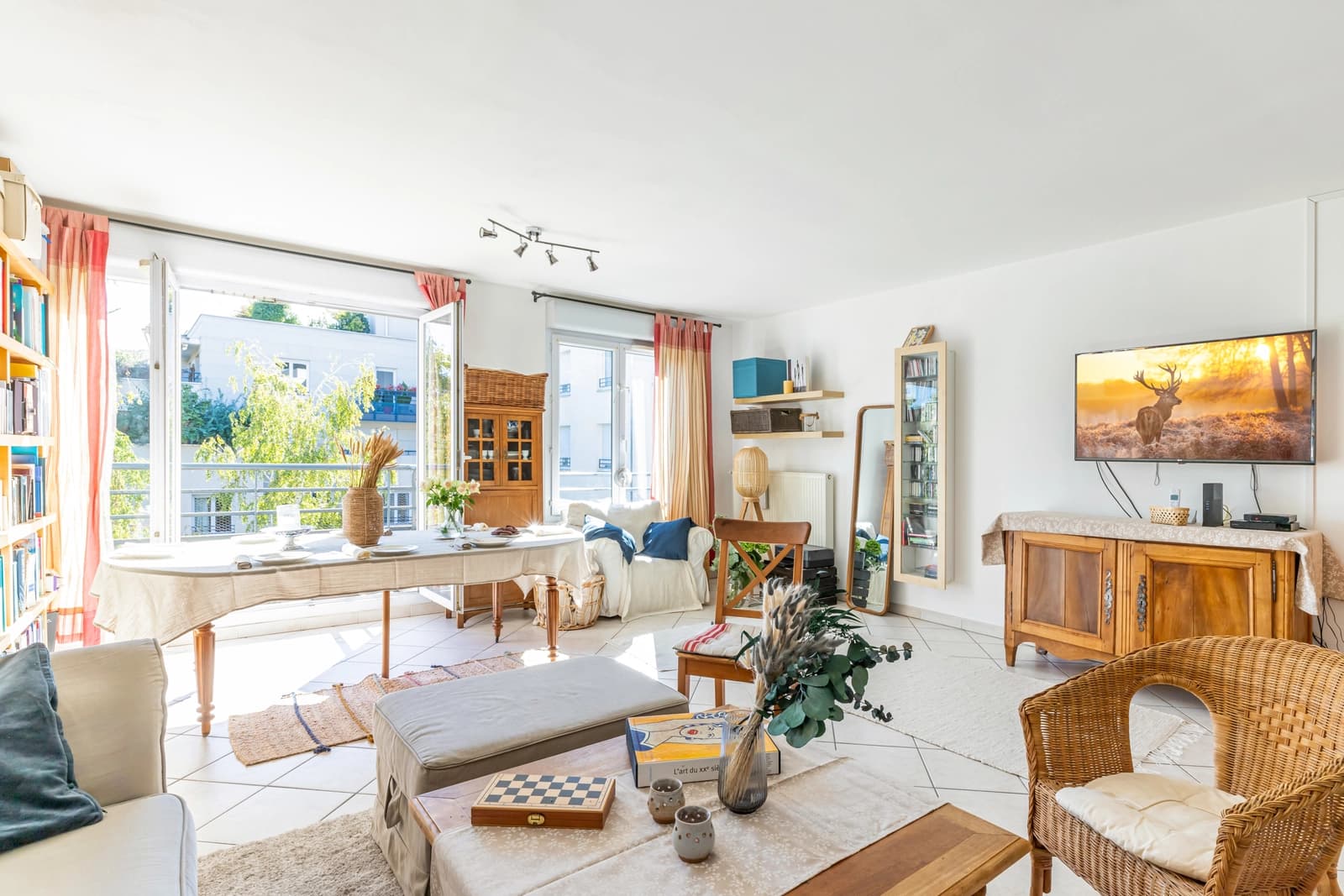 Living room in Chic campaign in the heart of the 7th district. - 0