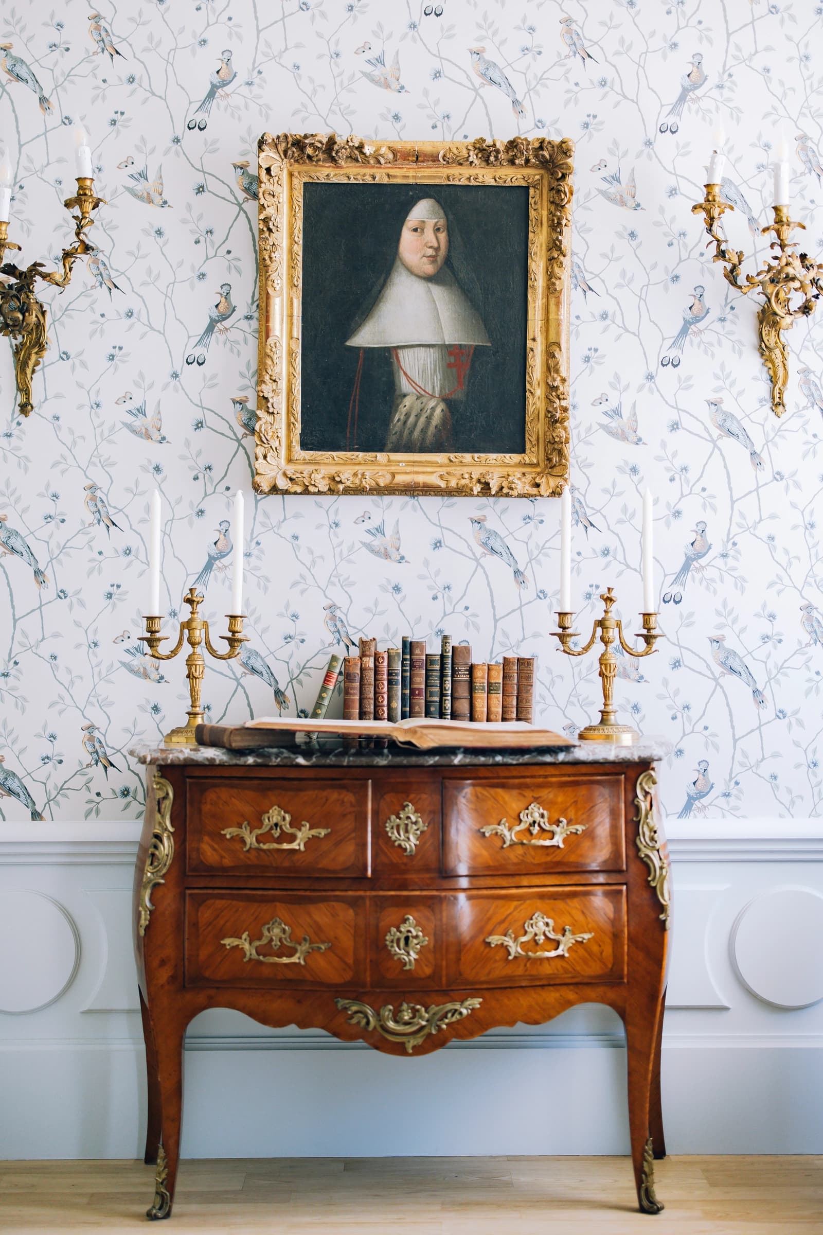 Space 18th-century Norman chateau with period furnishings - 1
