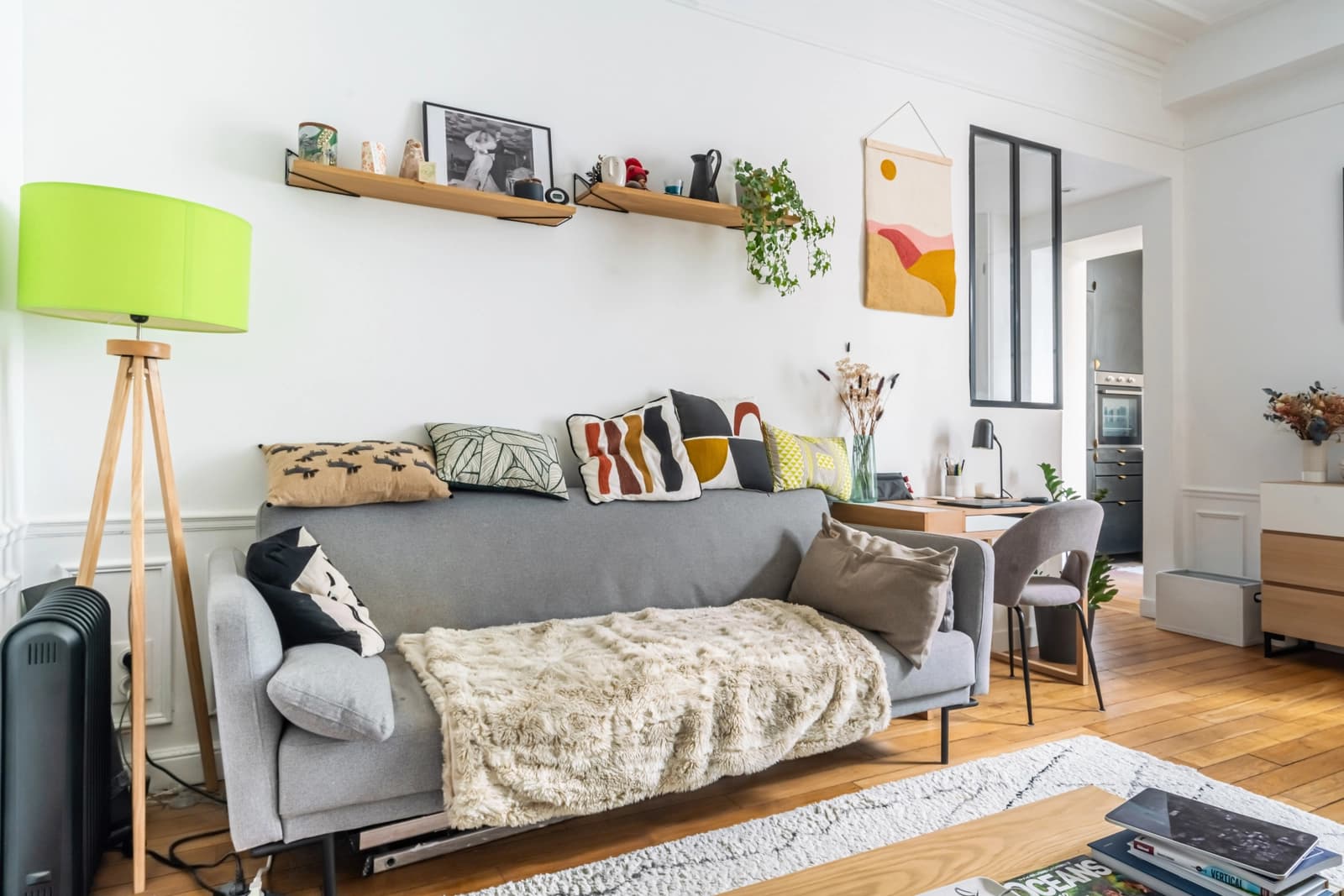 Space Apartment with old-world charm and fireplace - 2