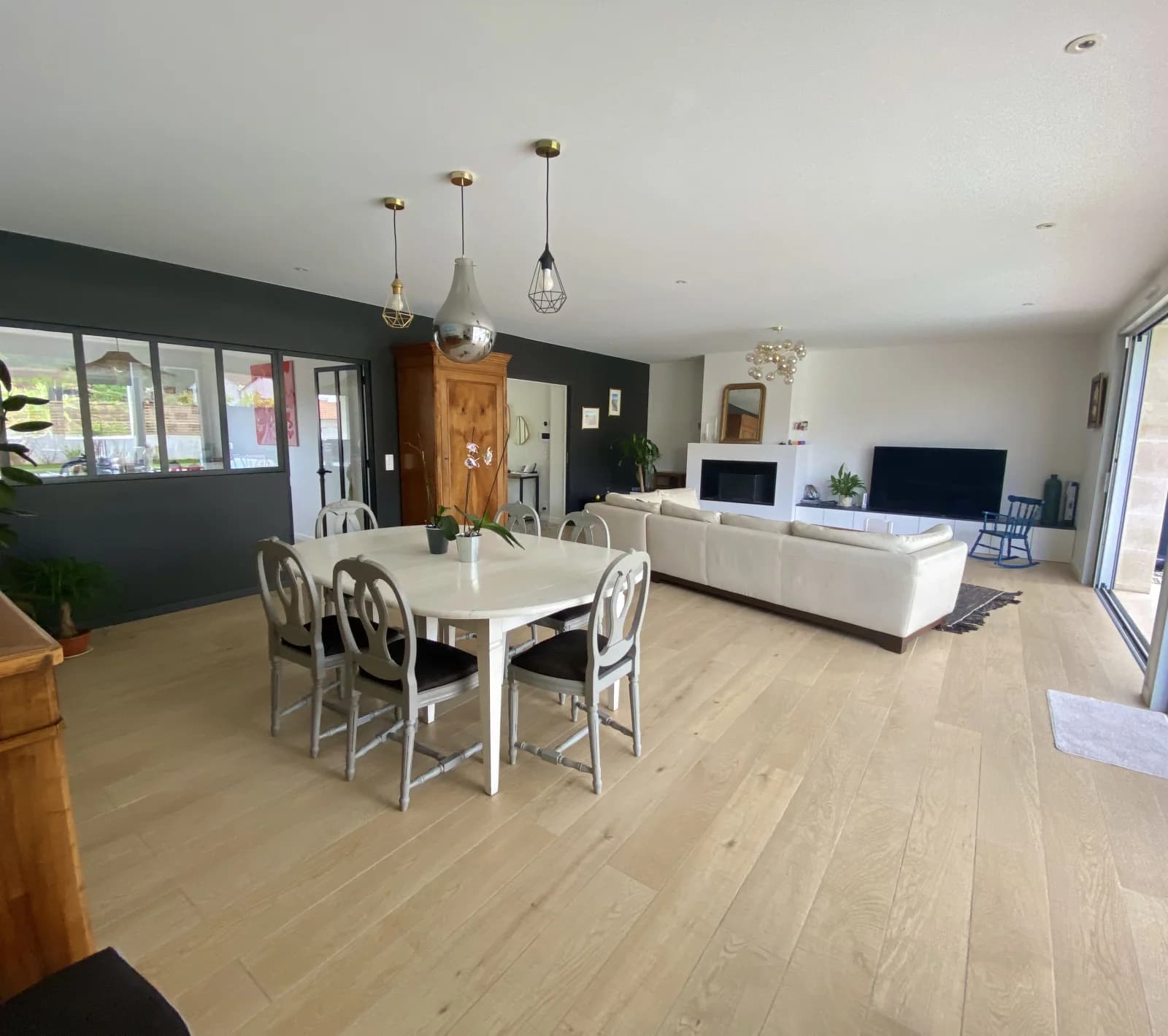 Meeting room in Large contemporary villa - 0