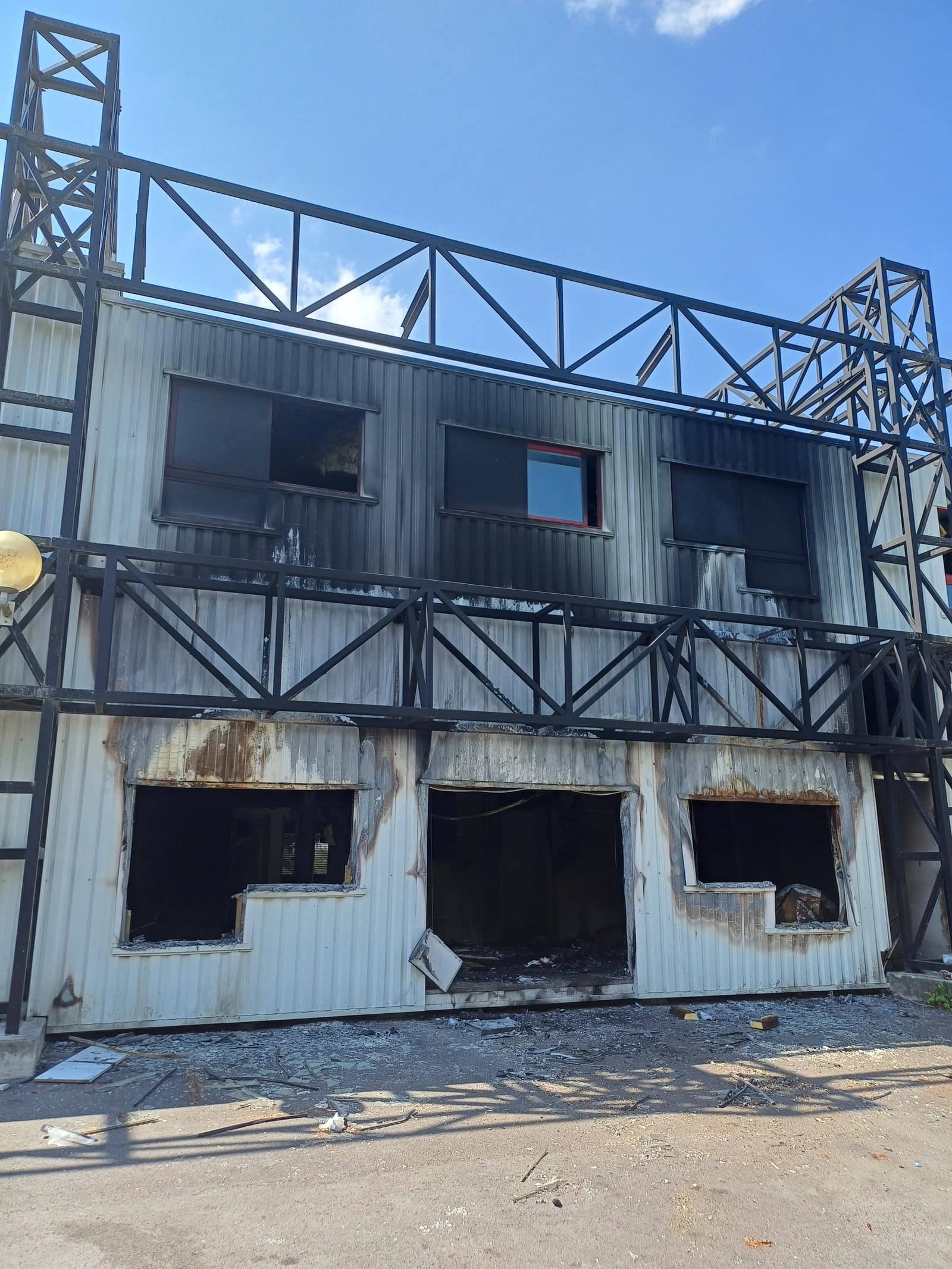 Espace 2000m² du 20eme siècle devasté - 2