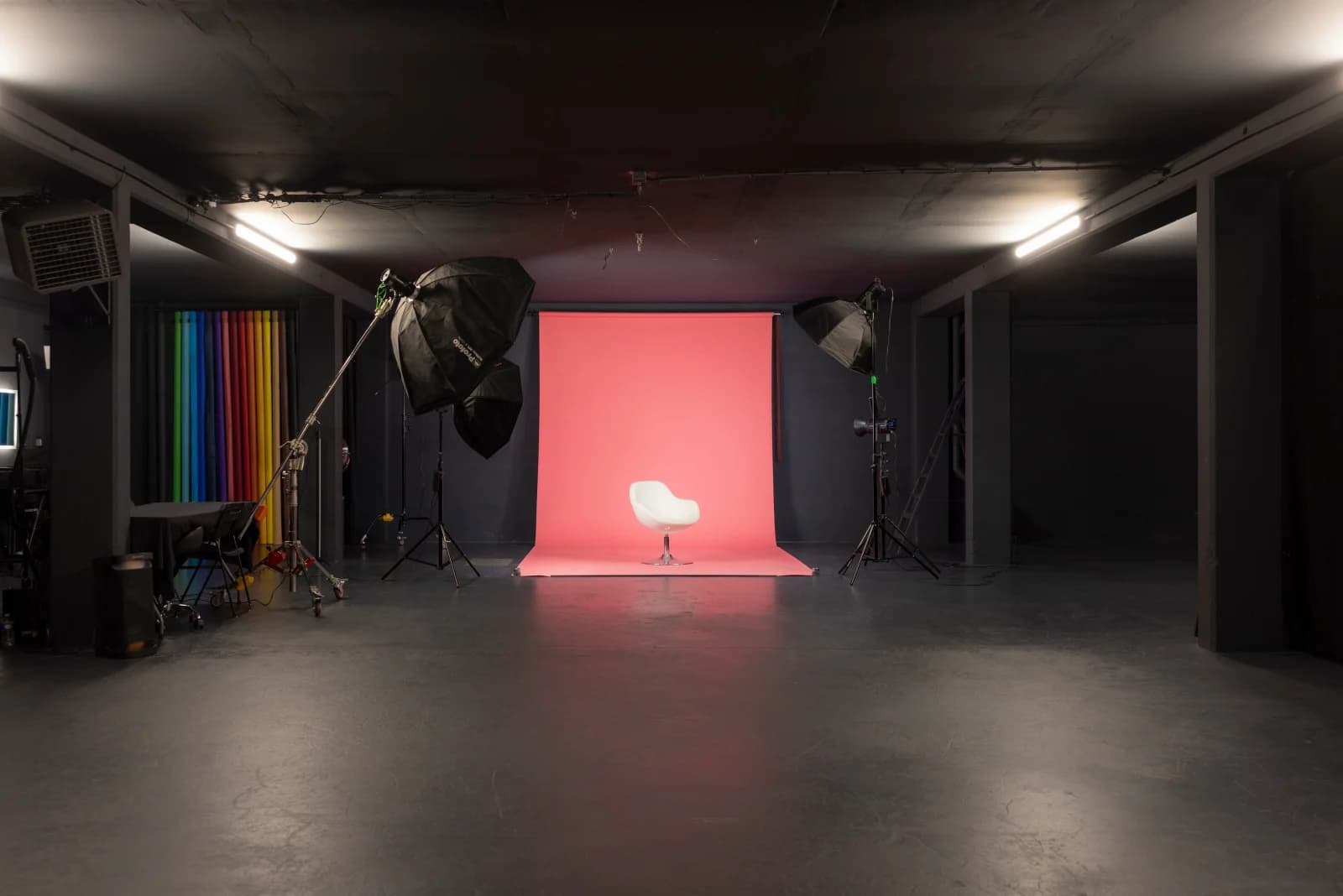 Space 300 m2 Photo Video Studio just outside Paris - 4