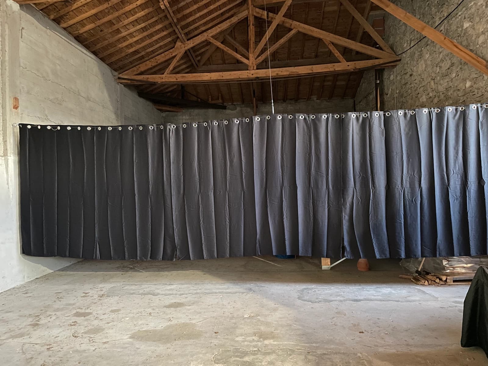 Space 300 m² barn with an old wooden timber frame - 4