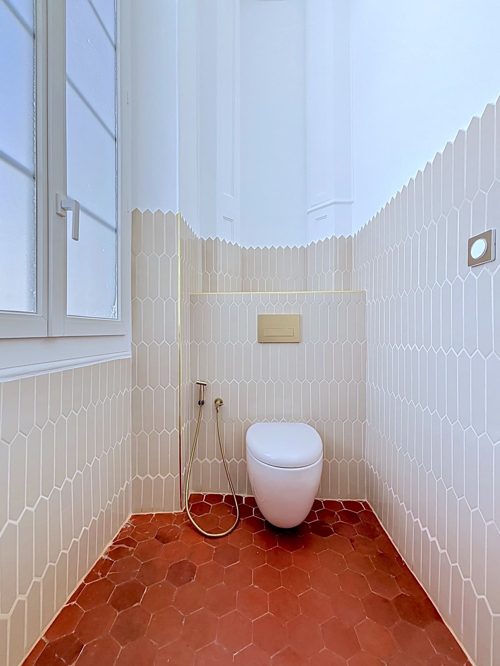Space Magnificent Haussmann-style apartment, renovated, empty, in a former private mansion - 4