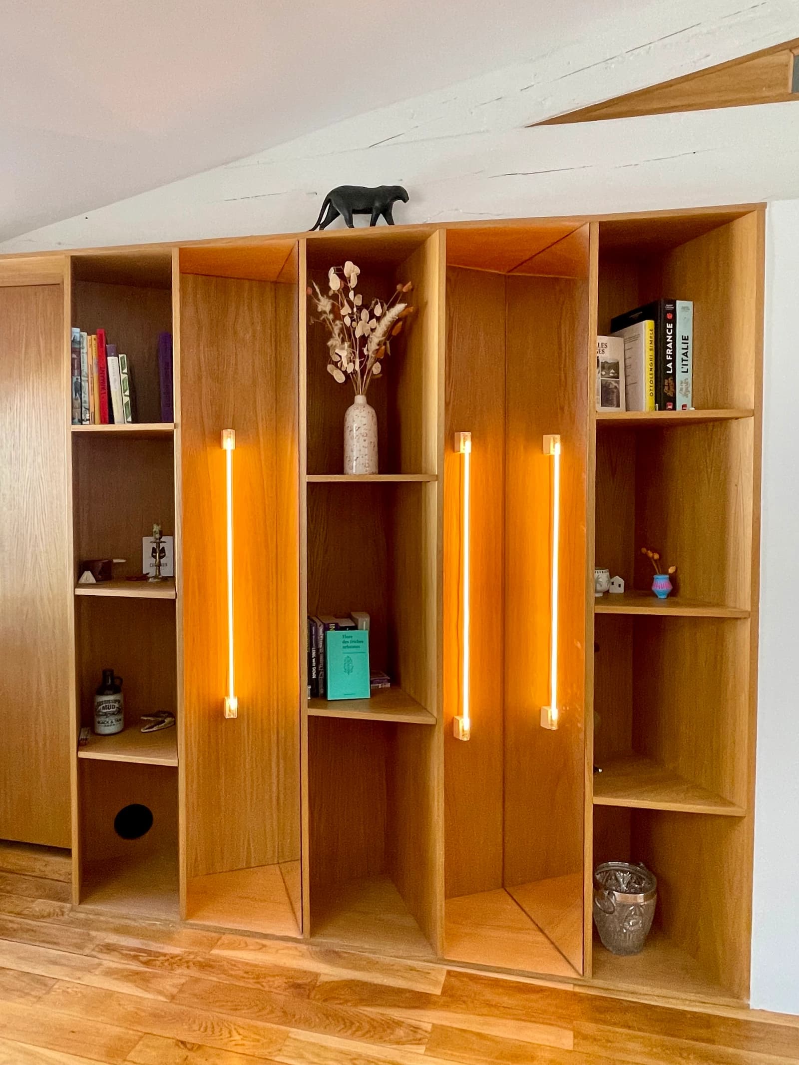 Space Bright bohemian loft under the roofs – 60m² living area, beams, tomettes, Velux – Canal Saint-Martin - 4