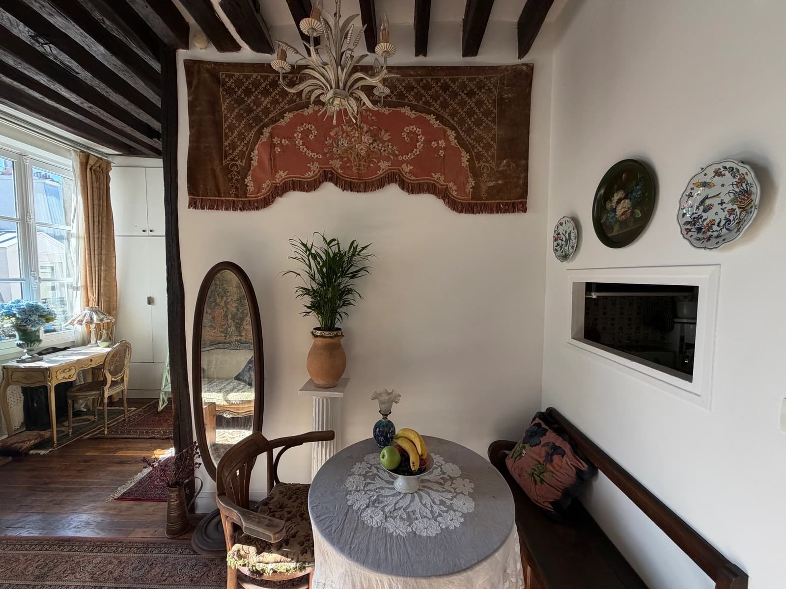 Espace Appartement au cœur du Marais avec poutre et ambiance boudoir - 5