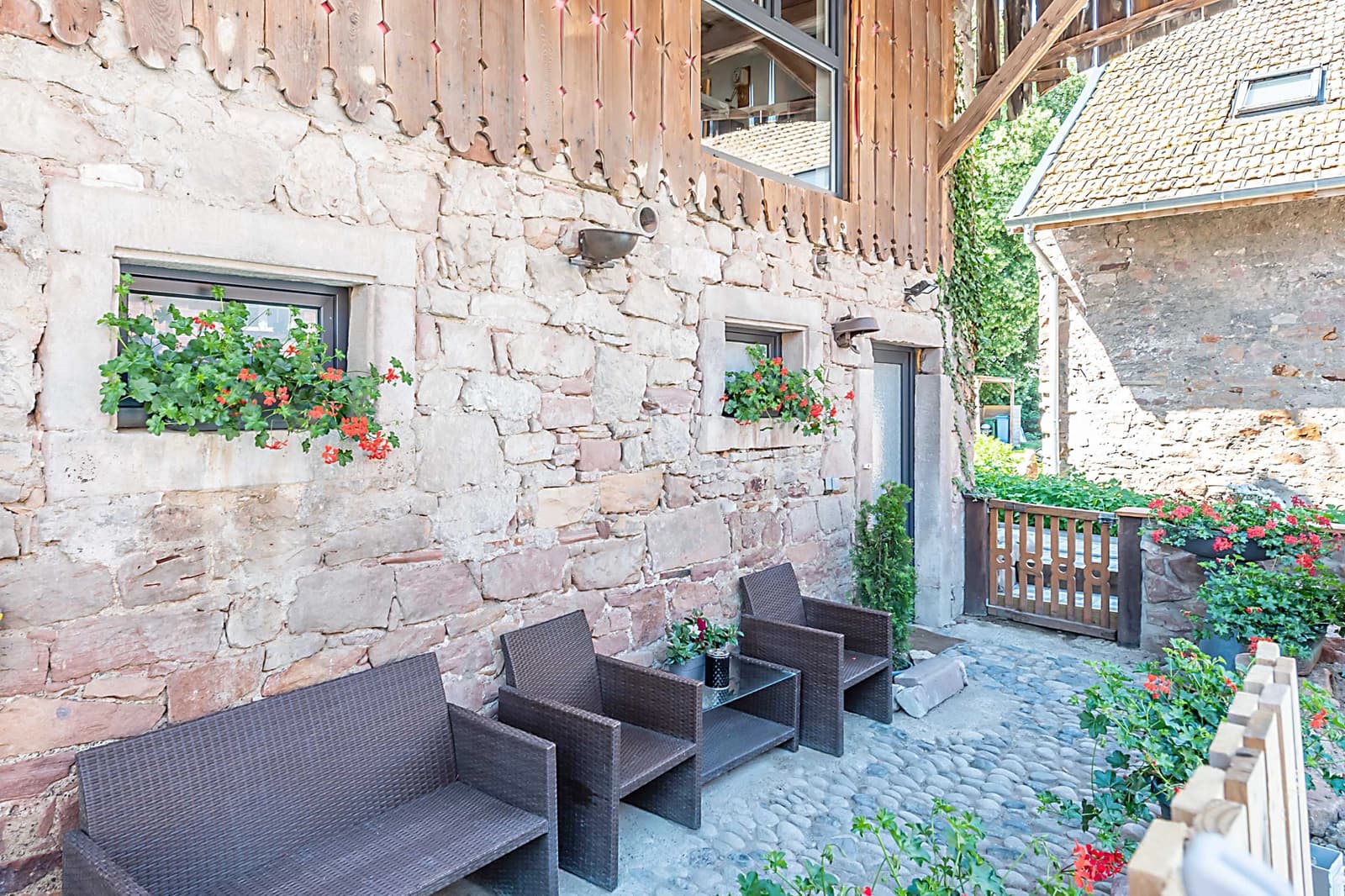 Space Renovated barn with Spa, Sauna and Games Room - 4