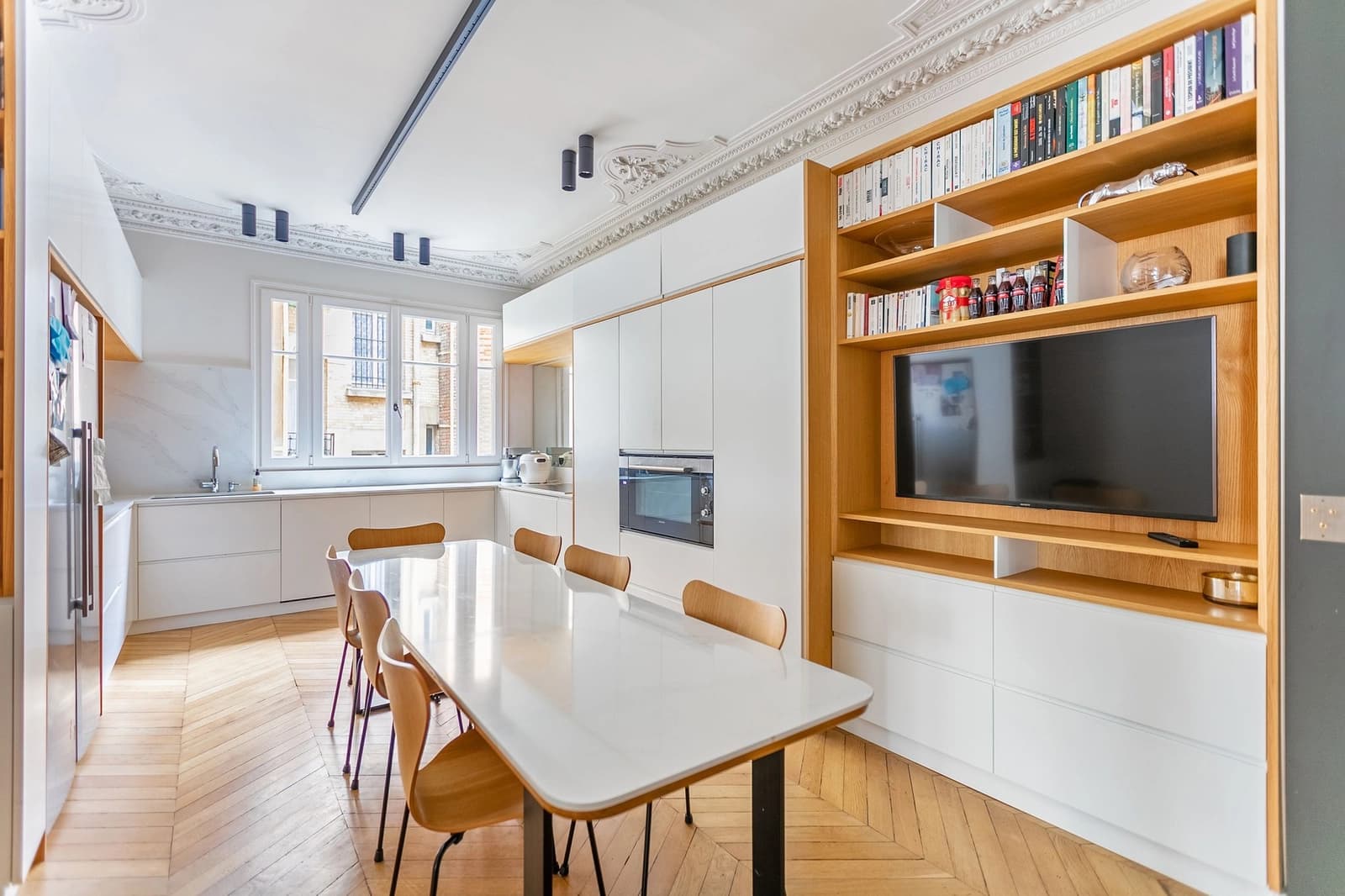 Space Haussmannian apartment in the heart of Paris - 1