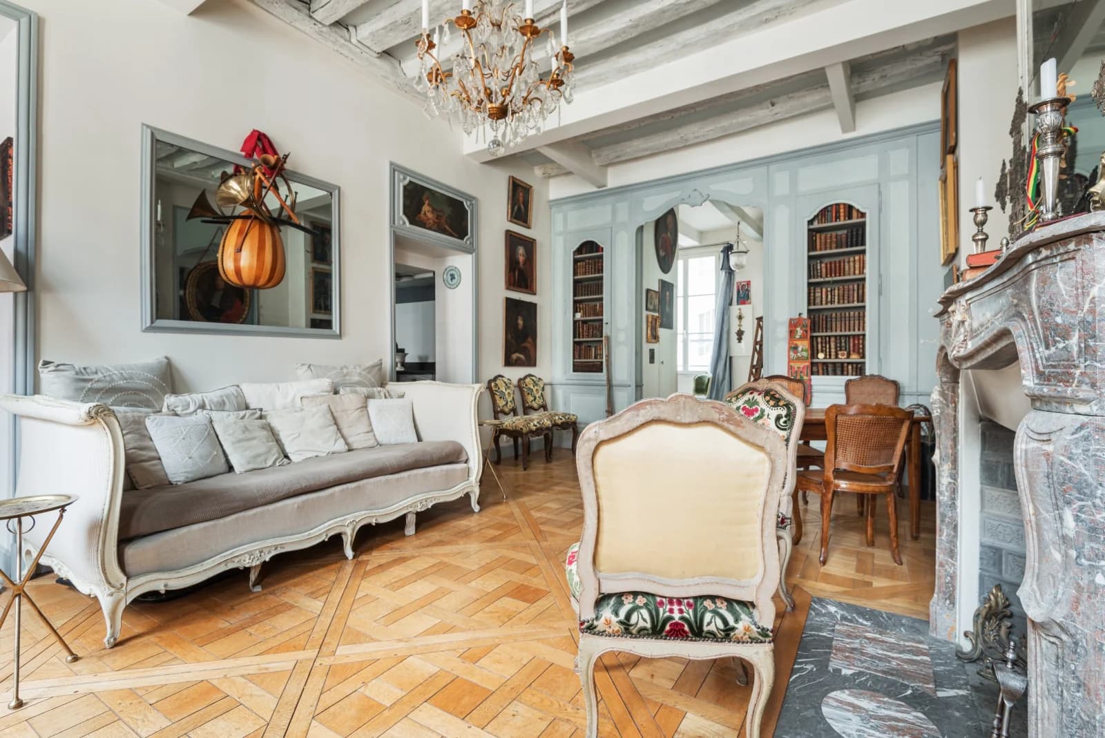 Living room in Historic apartment a stone's throw from the Louvre/Les Halles - 1