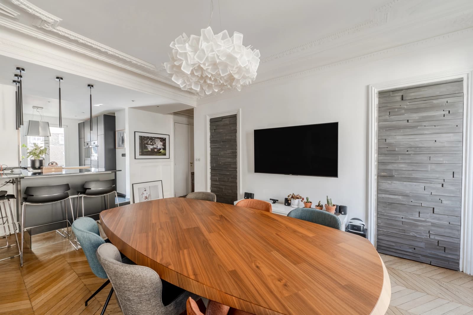 Space Apartment in 19th century town house - 2