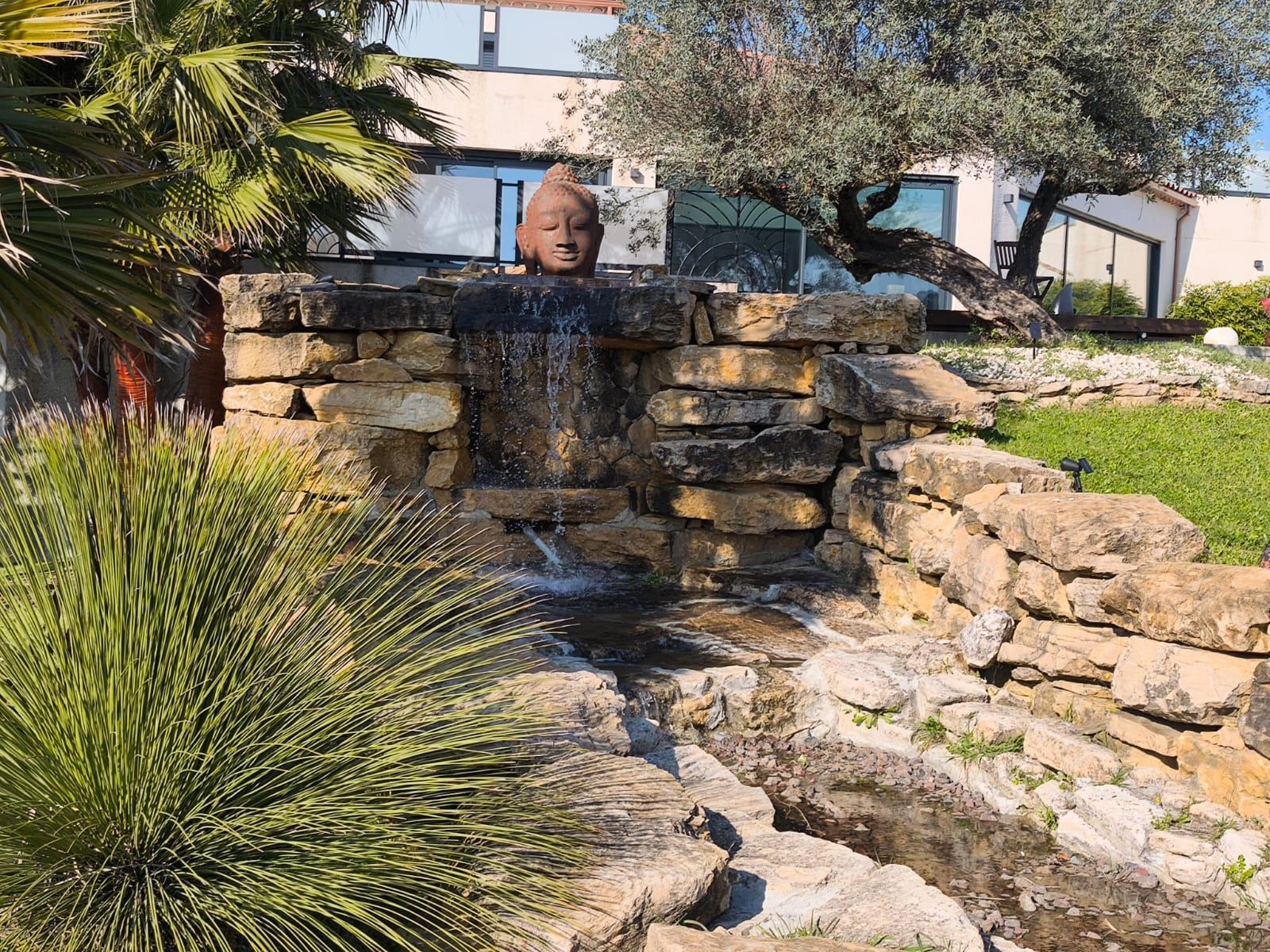 Space Architect-designed villa in Provence - 4