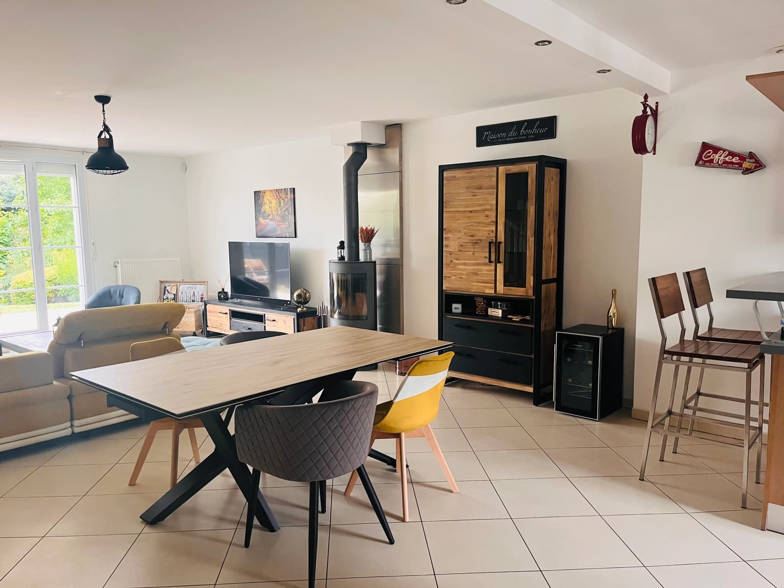 Meeting room in House in American-style residential neighborhood - 1