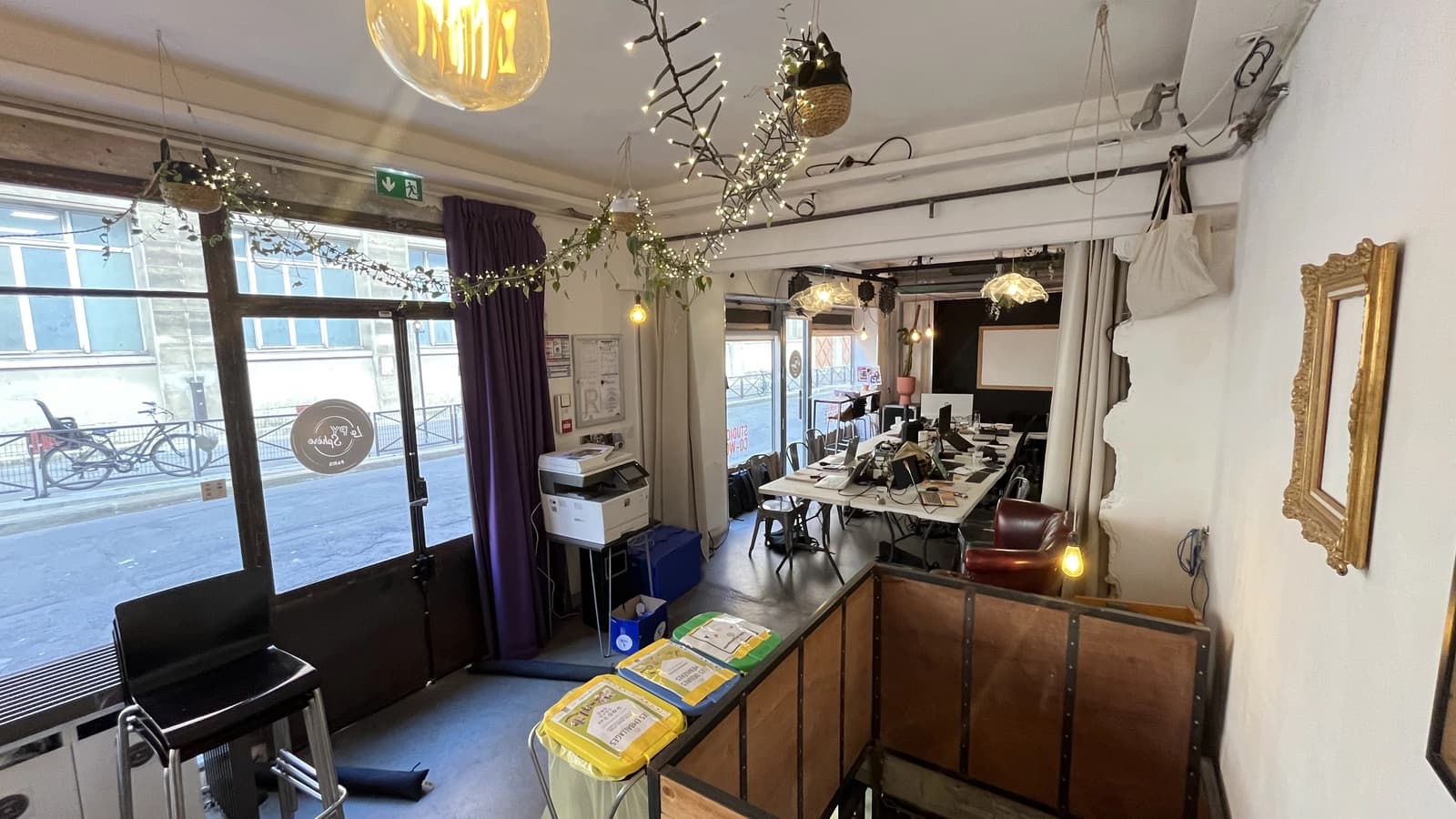 Space Atypical vintage and industrial hangout - 3