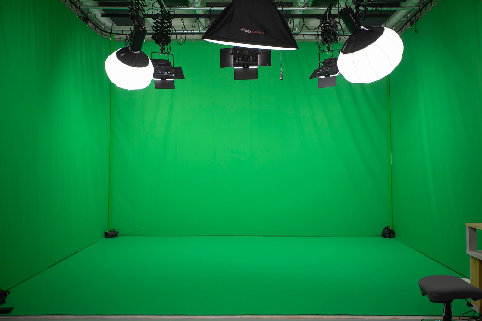 Space Photo/Video Studios - 3-Faced Cyclorama - 3