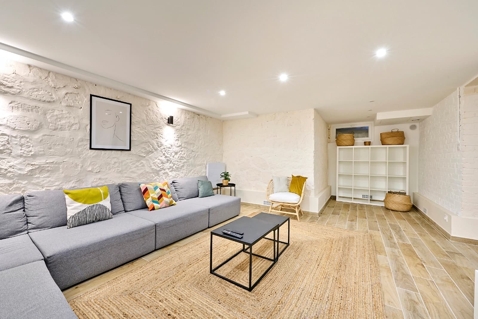 Living room in Luxurious town house - 1