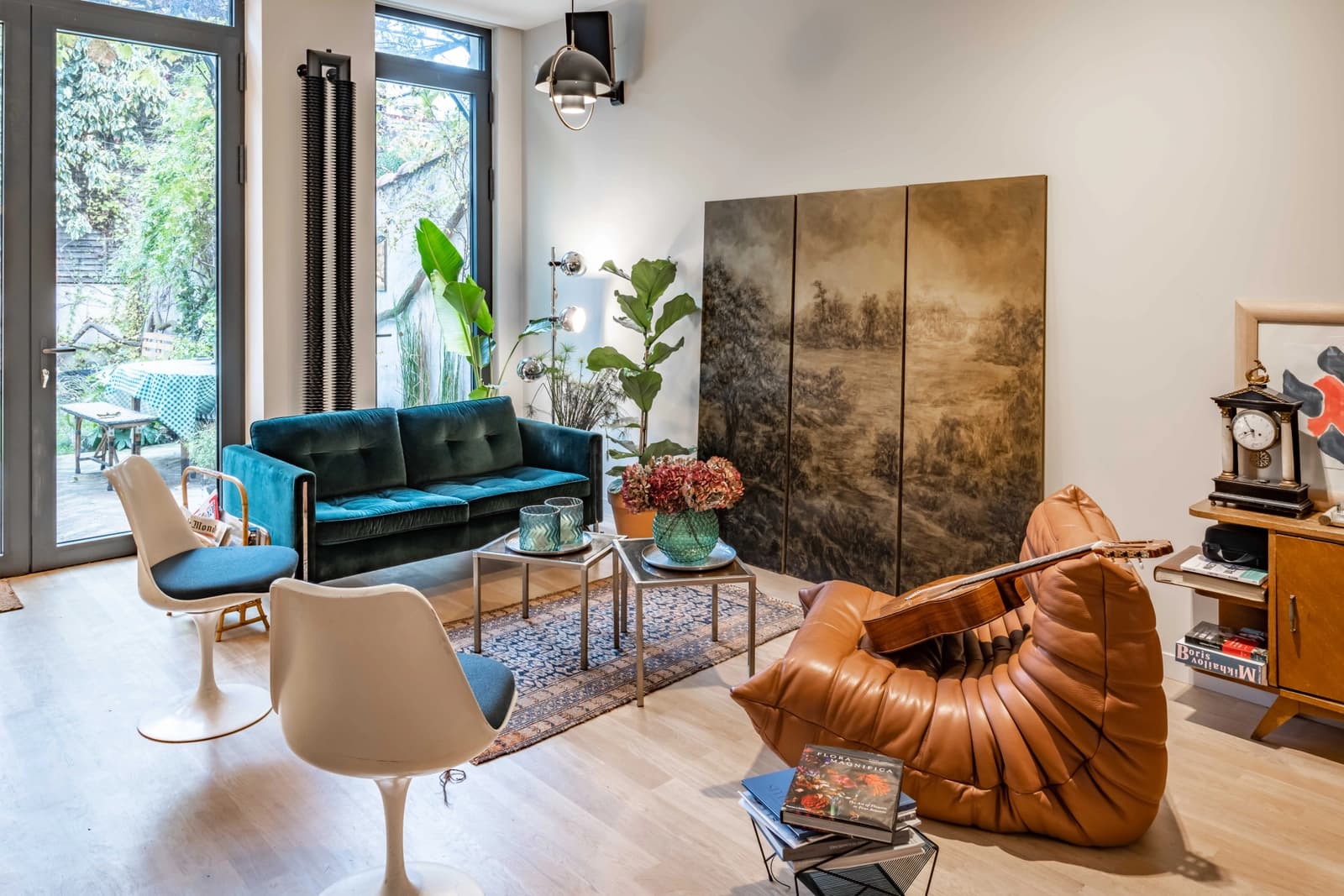 Living room in Loft house in a green setting in Montreuil - 1