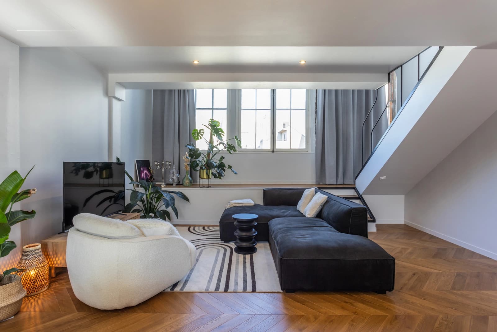 Living room in Etoile artist's studio - 1