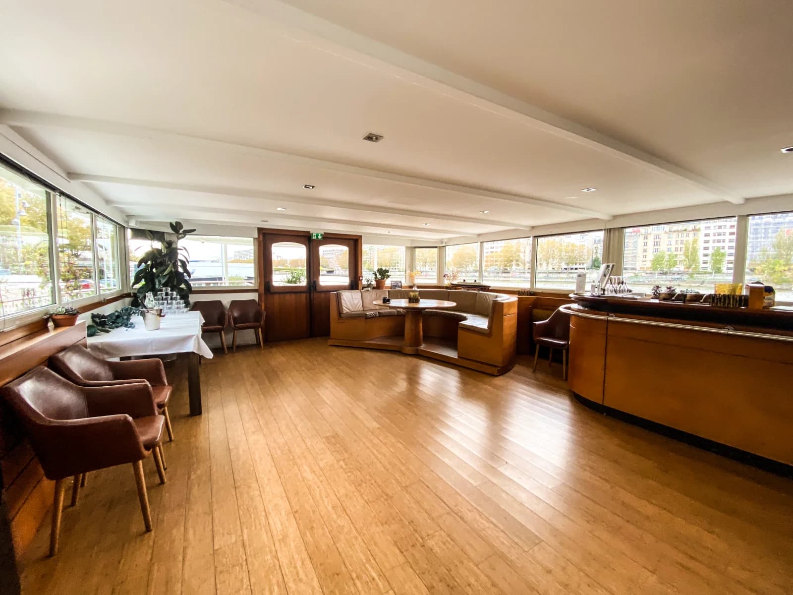 Space Private lounge on board the Thalassa boat - 2