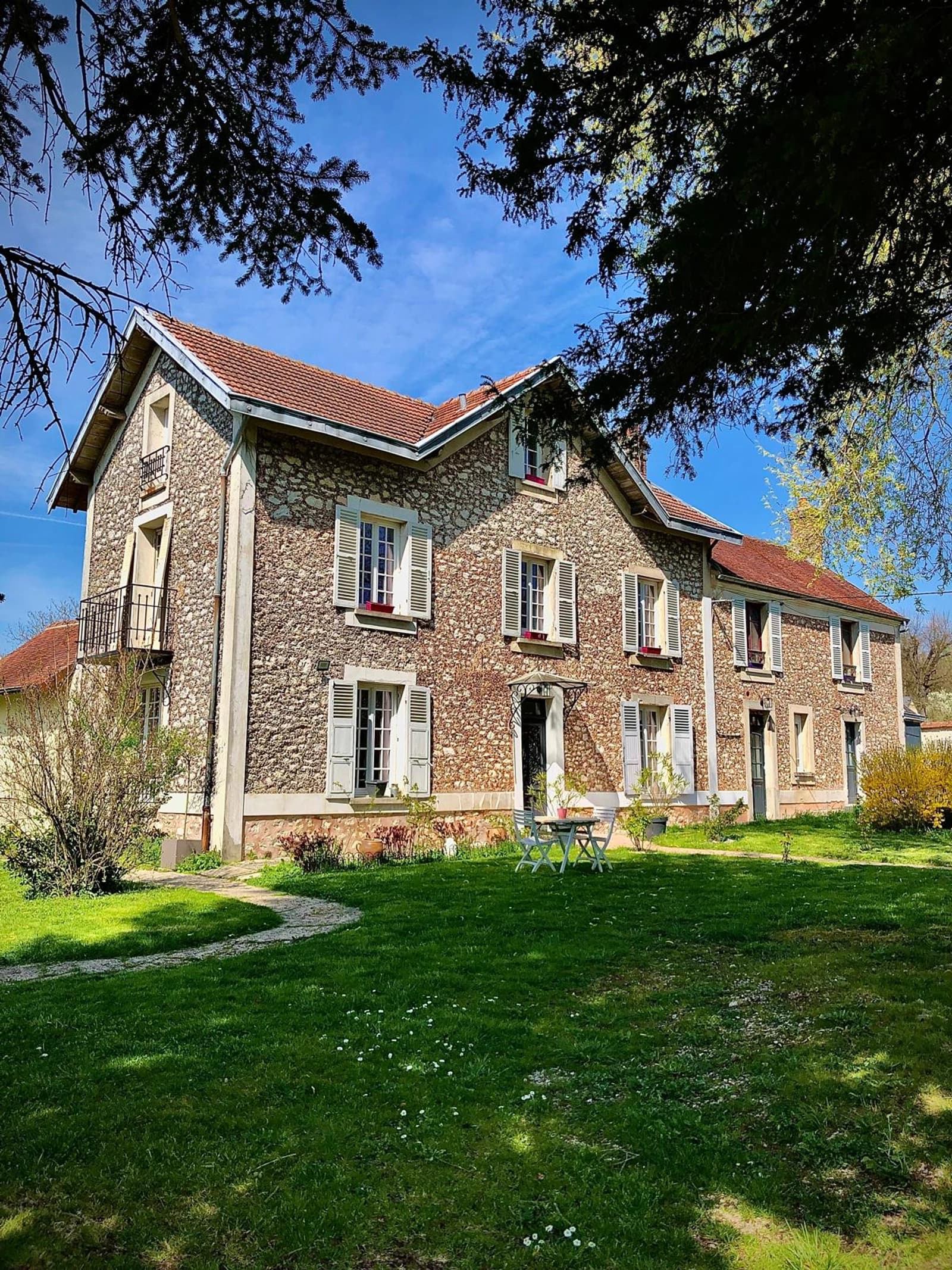 Espace Maison de cinéma bourgeoise 77 – pierre & jardin géant - 0