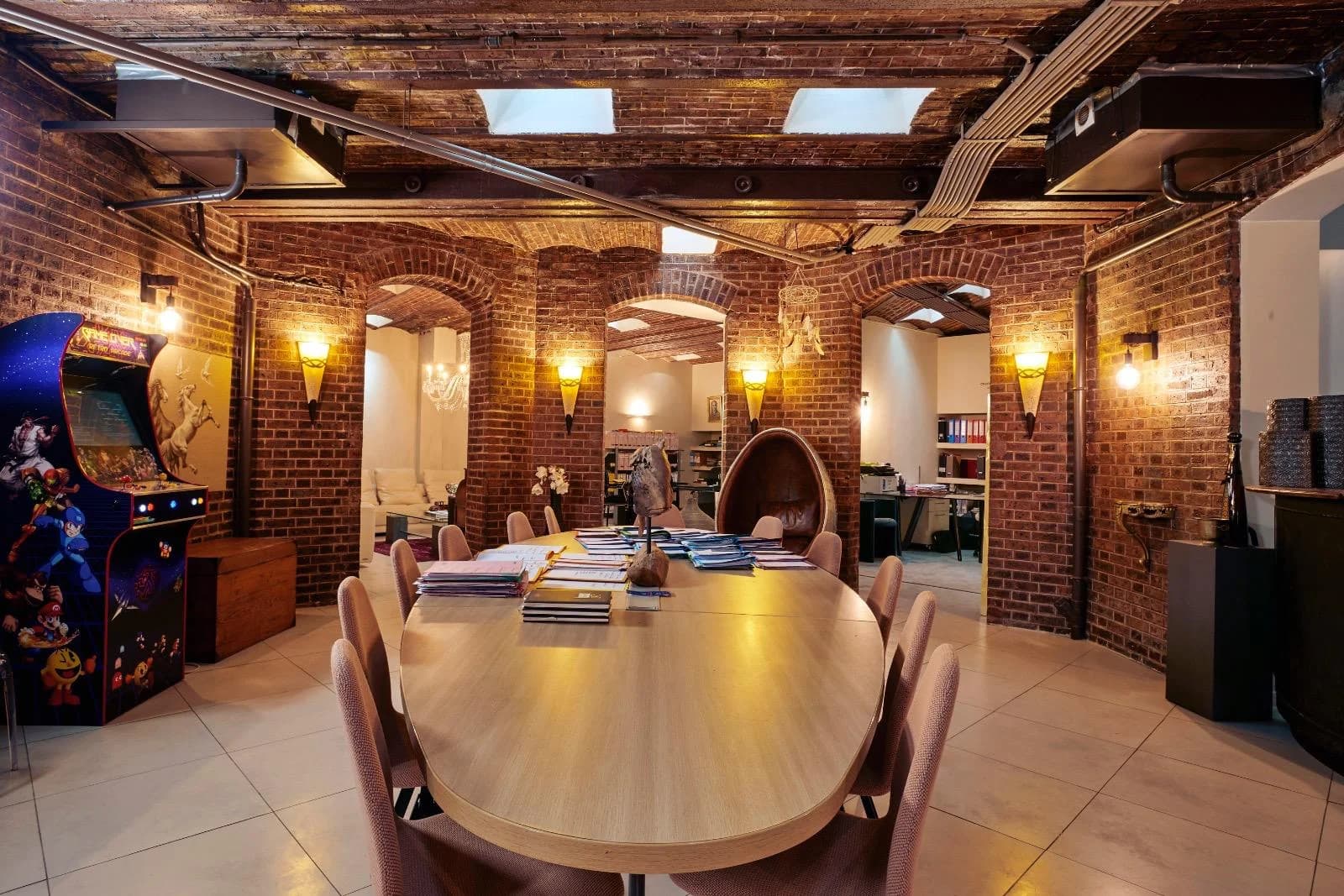 Space Former stables renovated into a modern space - Avenue Foch - 4