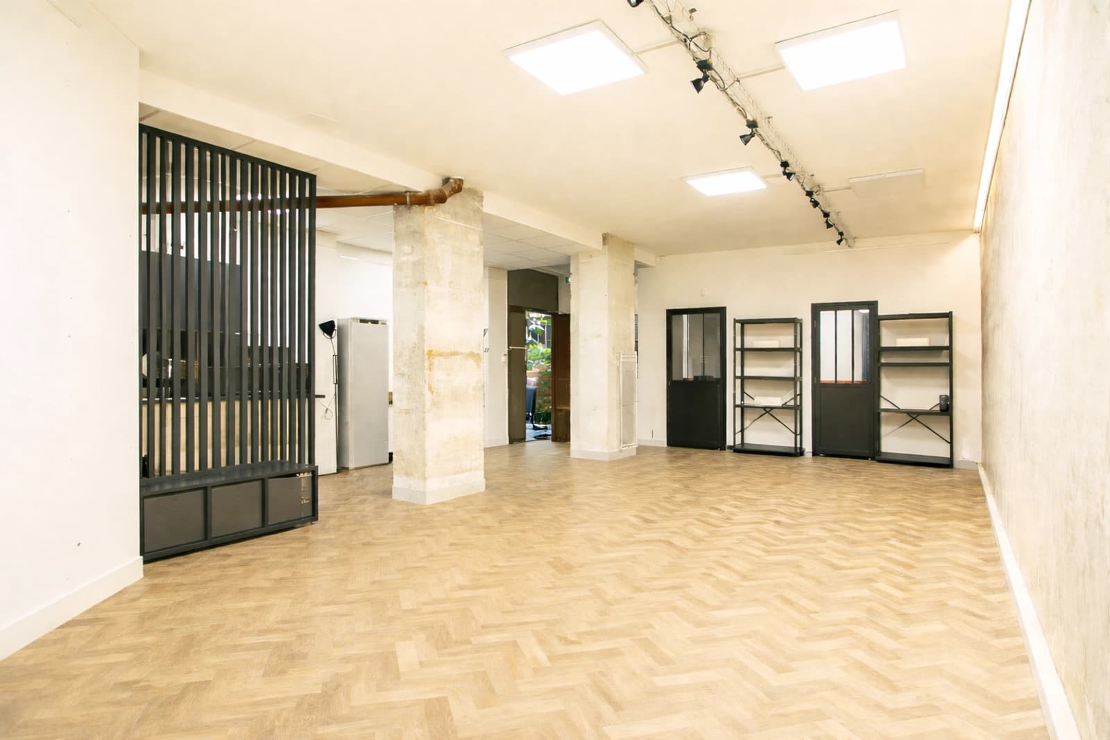 Space The exclusive gallery at the back of the courtyard - 1