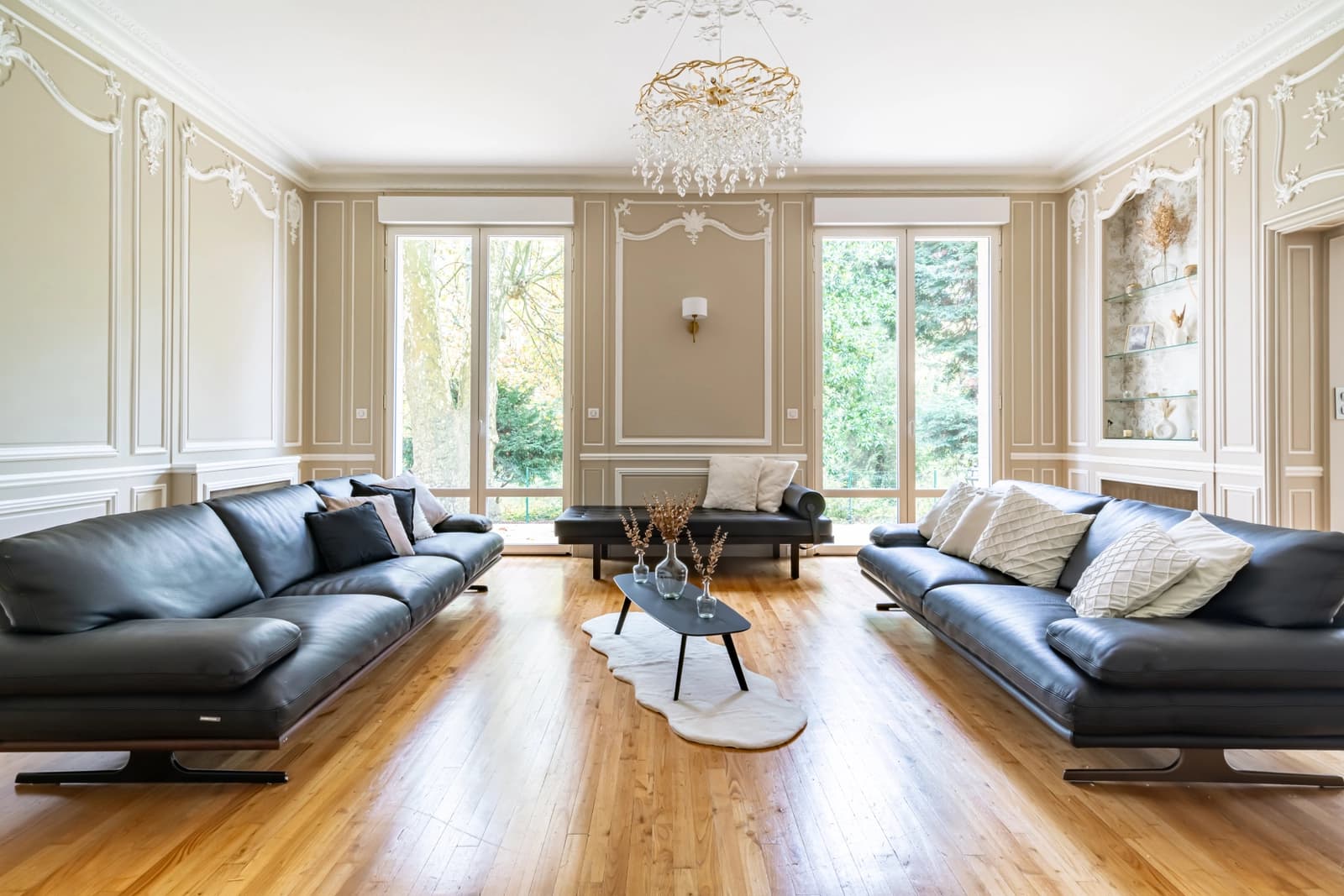 Space Prestigious residence on the outskirts of Paris - 1