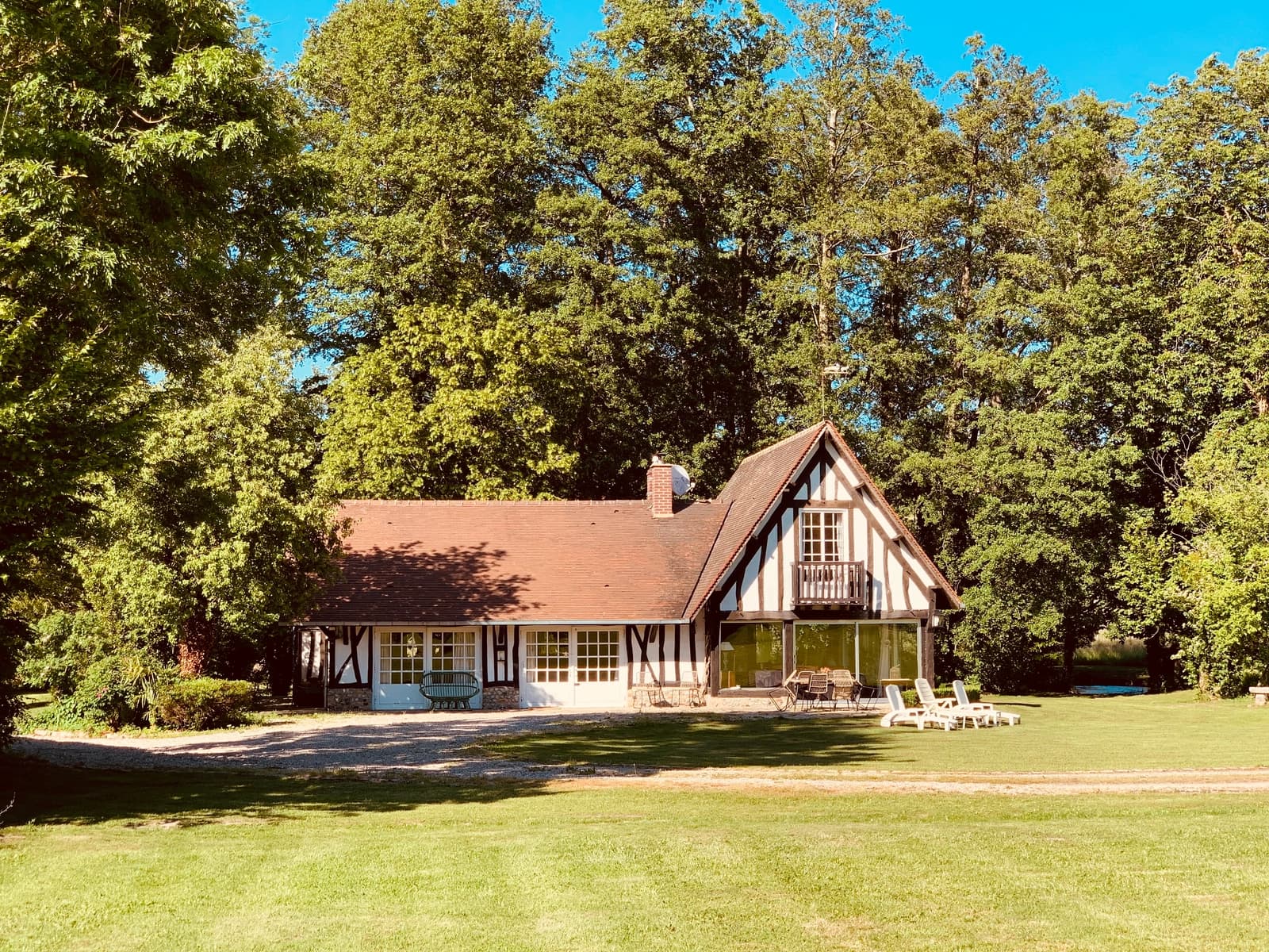 House with private stable