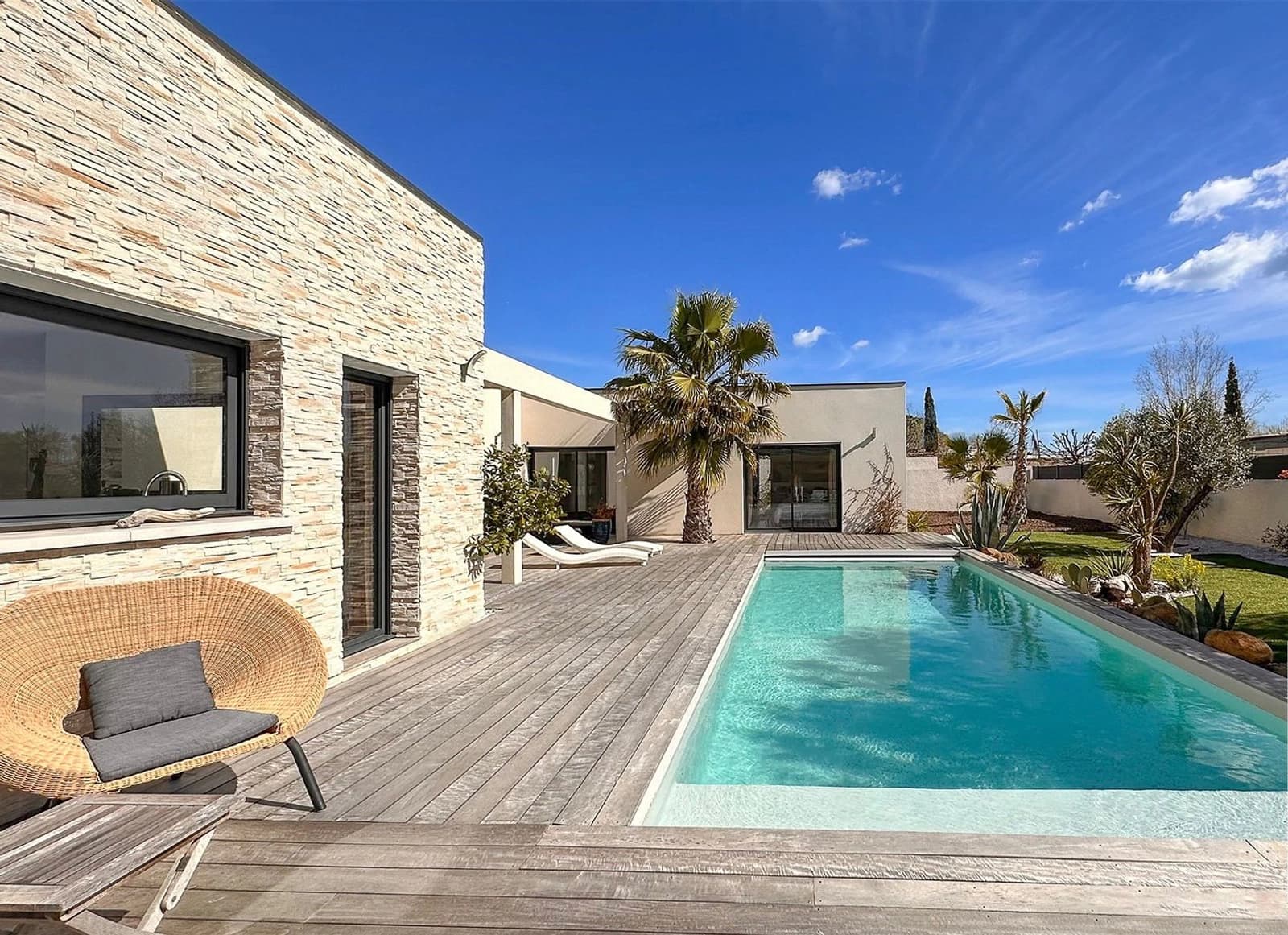 Villa Cocoon 200 m from the beach on foot.