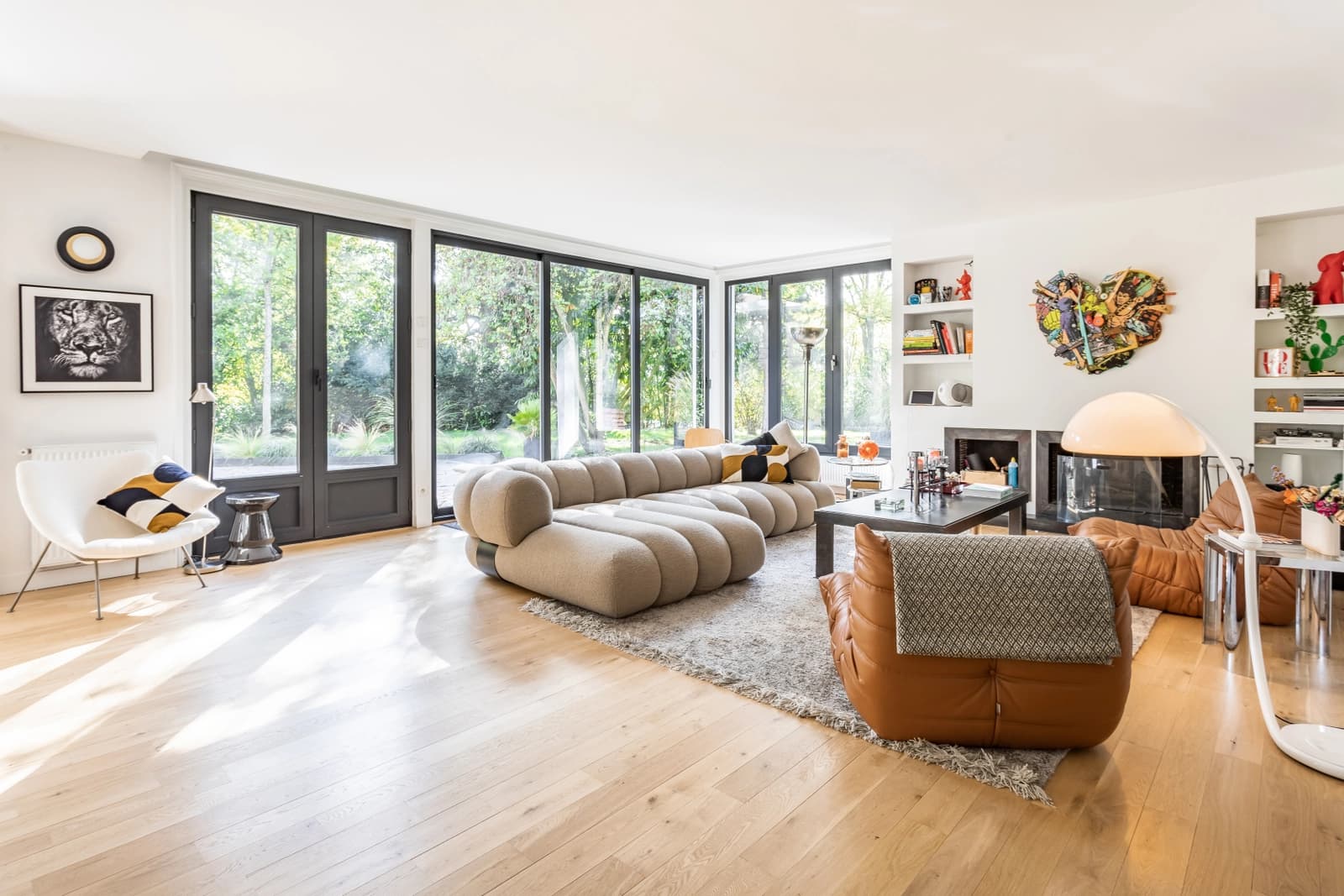 Living room in House in a beautiful green area - 0