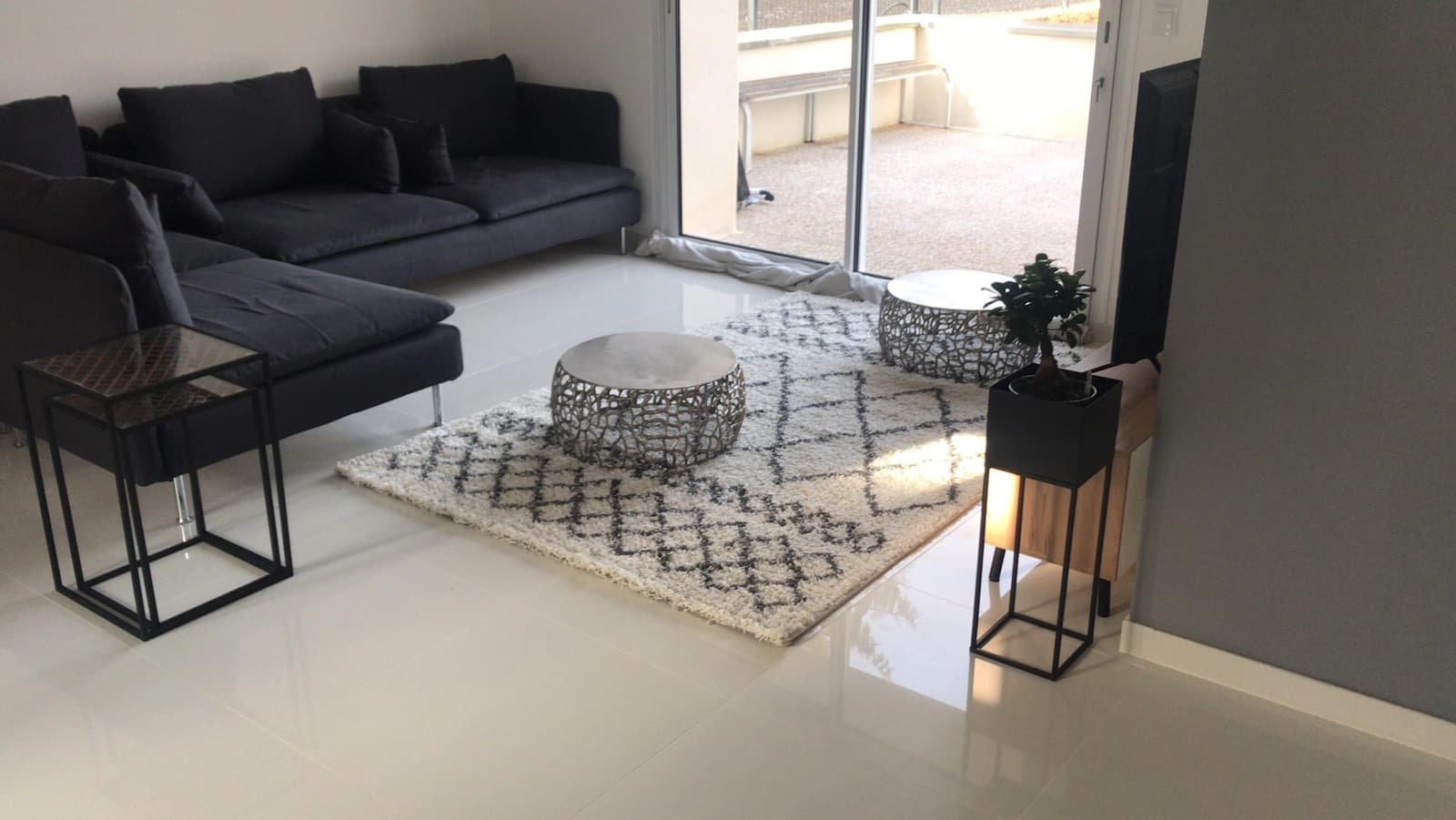 Living room in Modern house with pool - 1