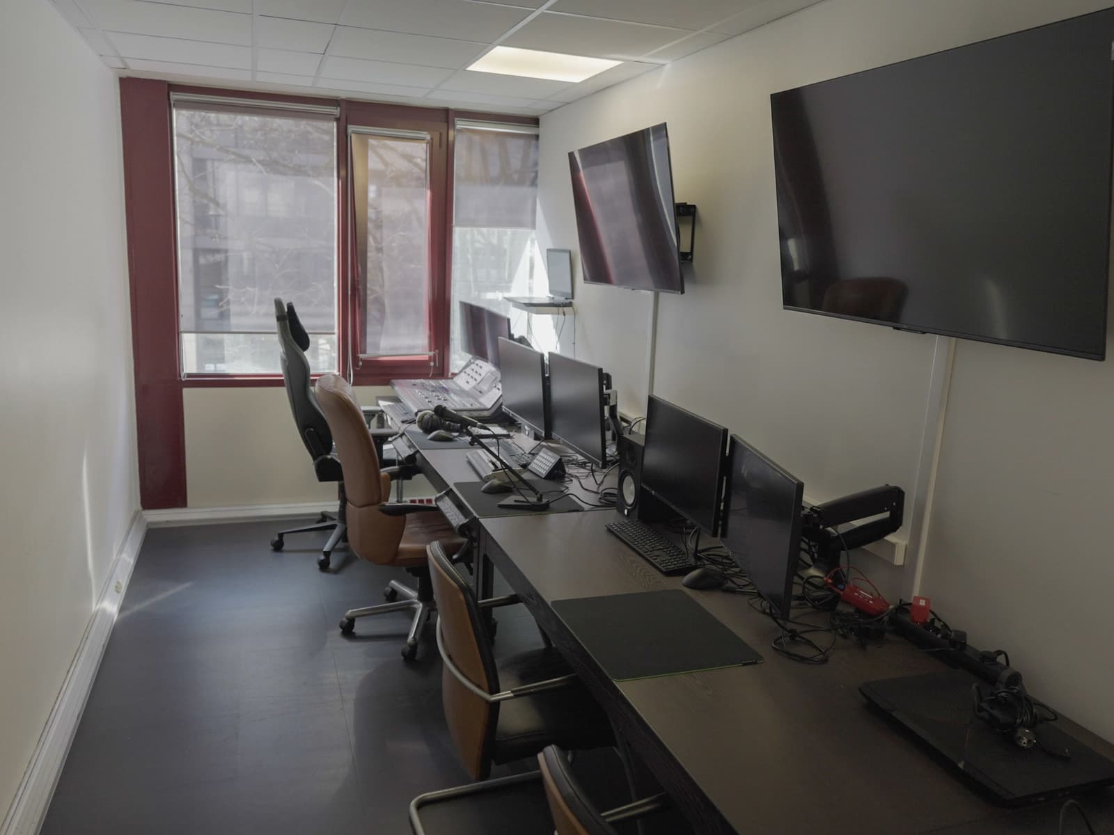 Space Third place: Fully equipped filming studio - 3