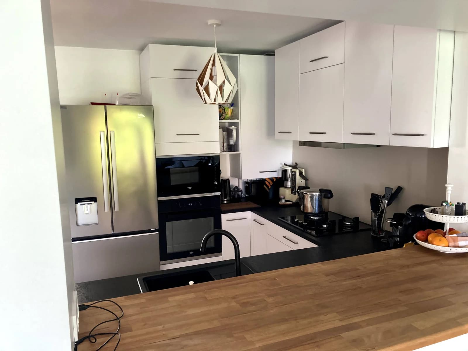 Kitchen in House with garden, close to transport and access - 1