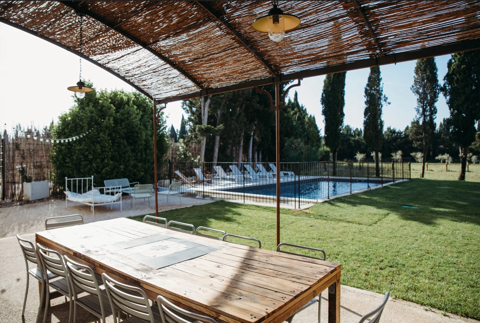 Space Bright Provençal mas with garden and pool - 1
